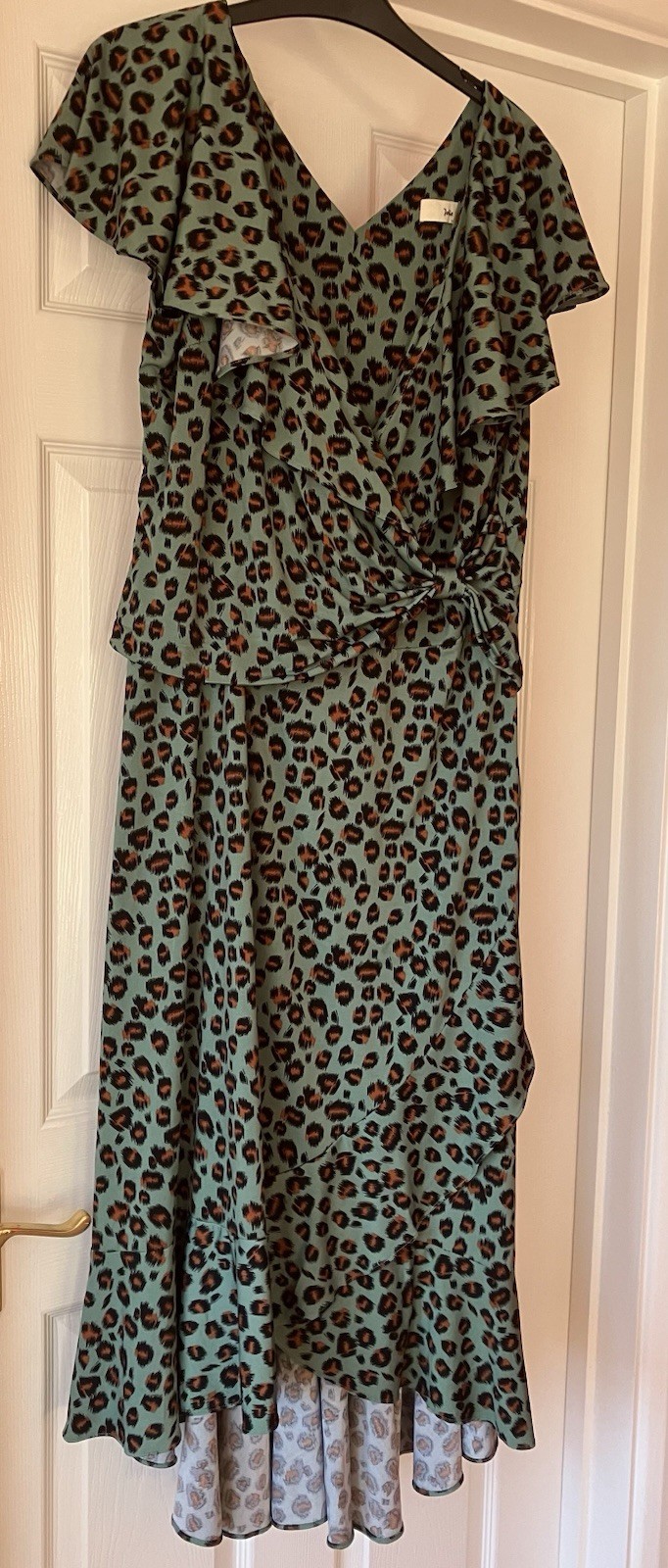 Jolie Moi Luciana Green Leopard Print Dip Hem Midi Dress. Size 18 UK