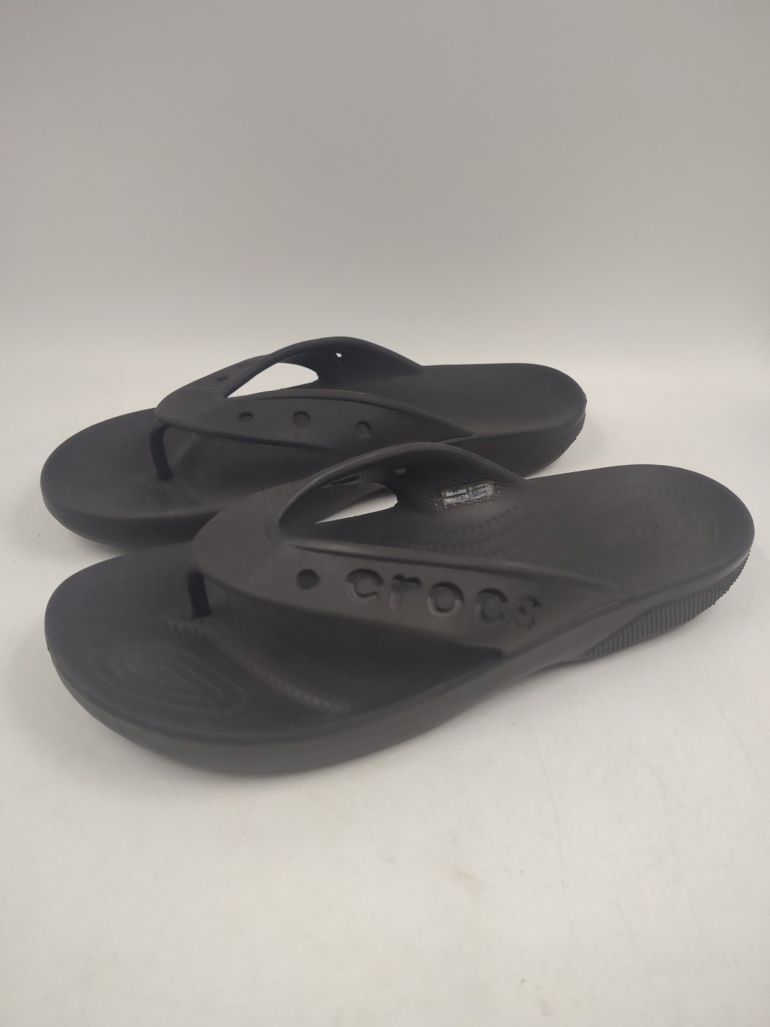 Crocs Baya II Flip Flops Mens 11 Black Thong Comfort Soft Cutout Jibbitz Holes