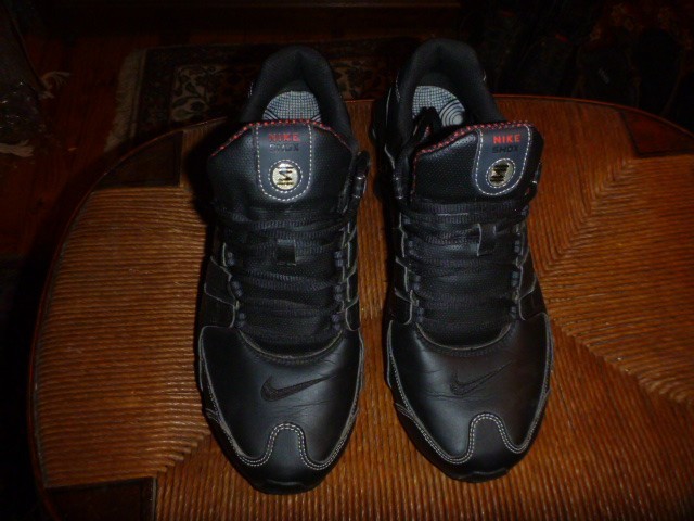 Gently Worn Nike Shox NZ Men’s Black Varsity Red Sneakers Shoes 10 2013