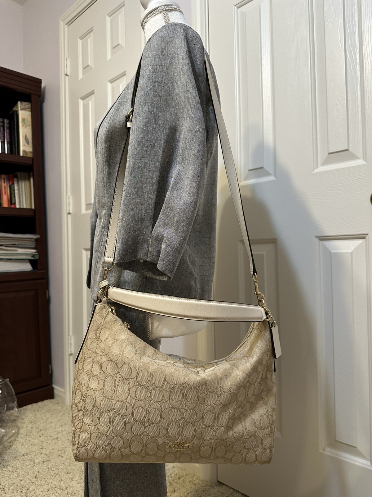 Coach Bag Light Khaki, No. K1757-F58284 100% Authentic, Excellent Preowned