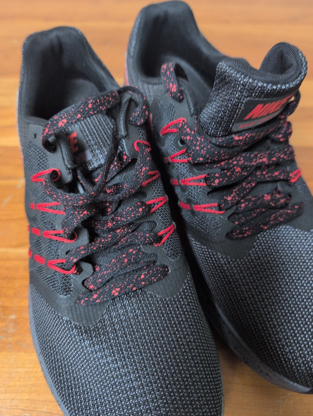 Nike Run Swift AR1945 001 Black Red Speckled Laces Size Men 8 Women 9.5