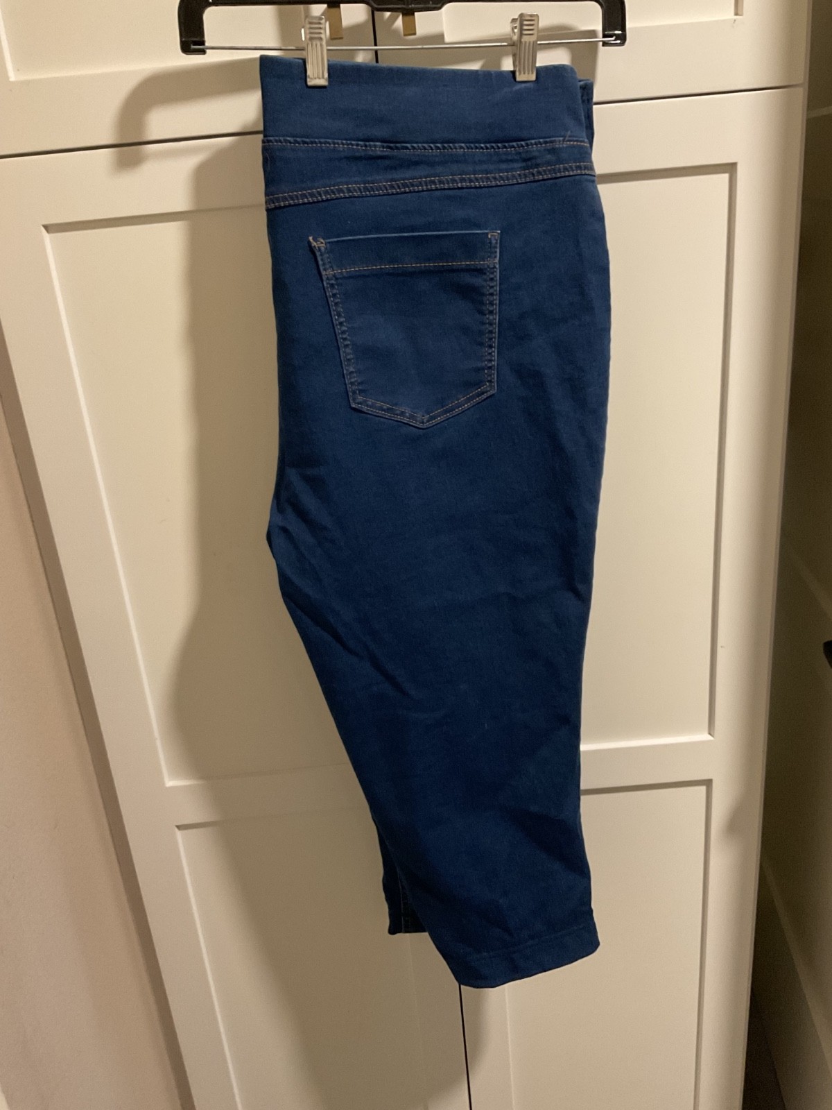 Woman’s Size 2X Dark Blue Denim Capris