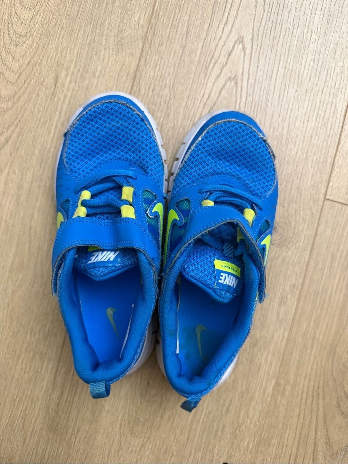 Nike Kids’ Blue & Lime Lightweight Running Shoes size 1 youth