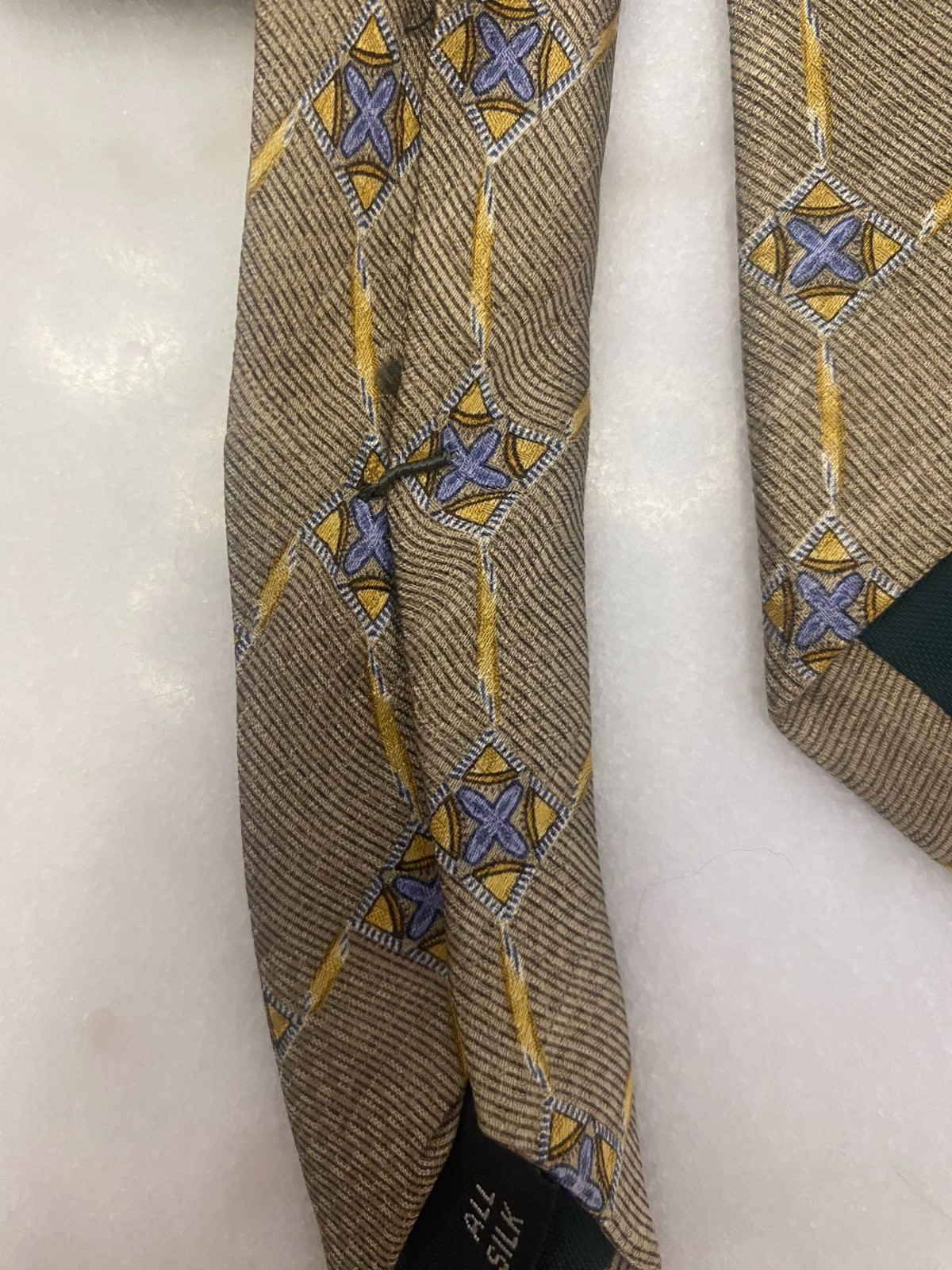 Tom James Corporate Image USA Silk Tie Beige Geometric Pattern Necktie 3.75”