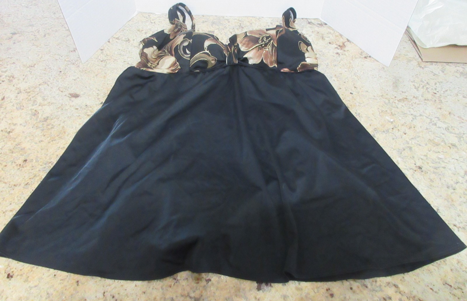 INCHES AWAY Sz 20W Black-Abstract Design on Bodice 1-Pc Swim Dress Bathing Suit
