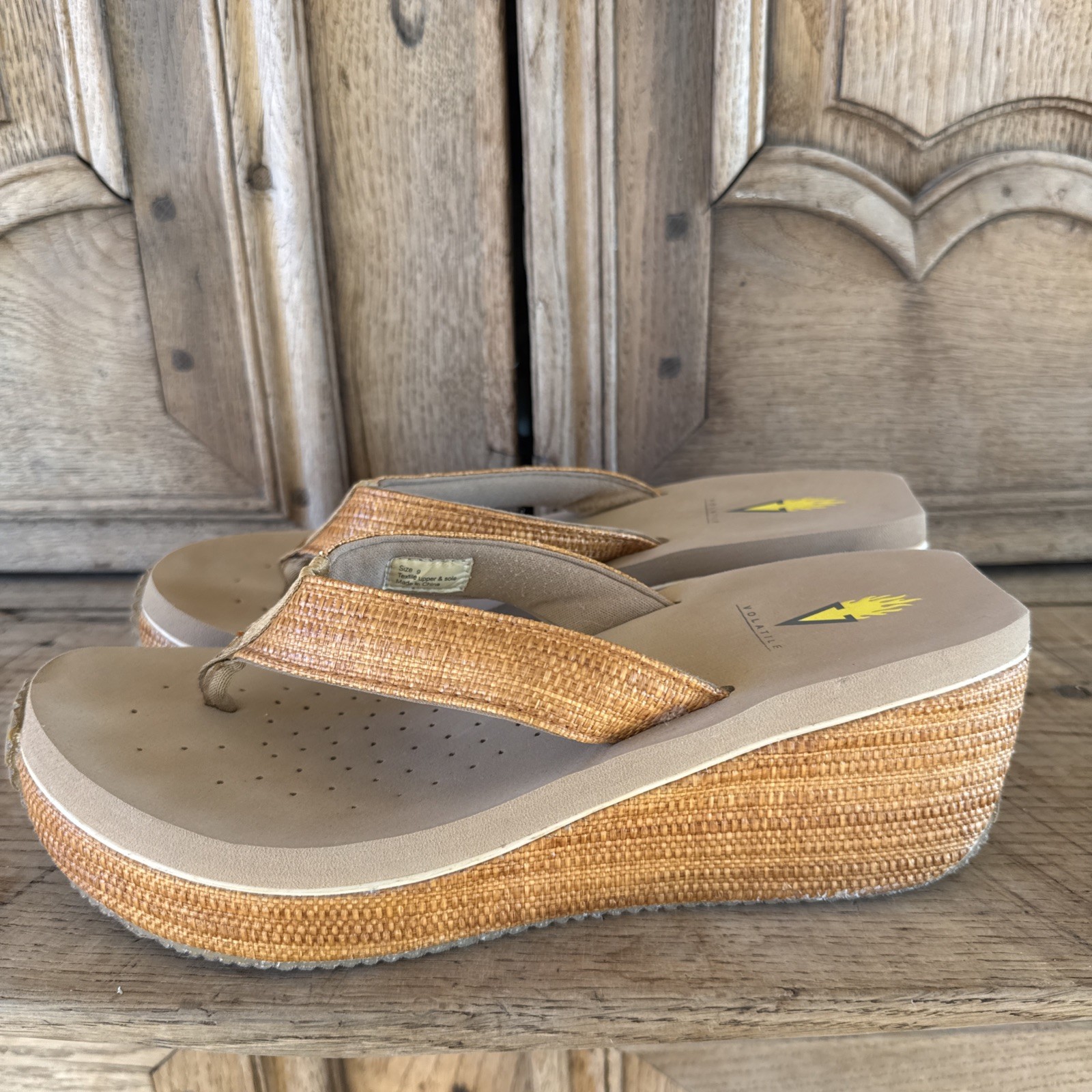 Volatile Island Womens 9 Wedge Sandals Raffia Woven Comfort Insole Chic Vibe
