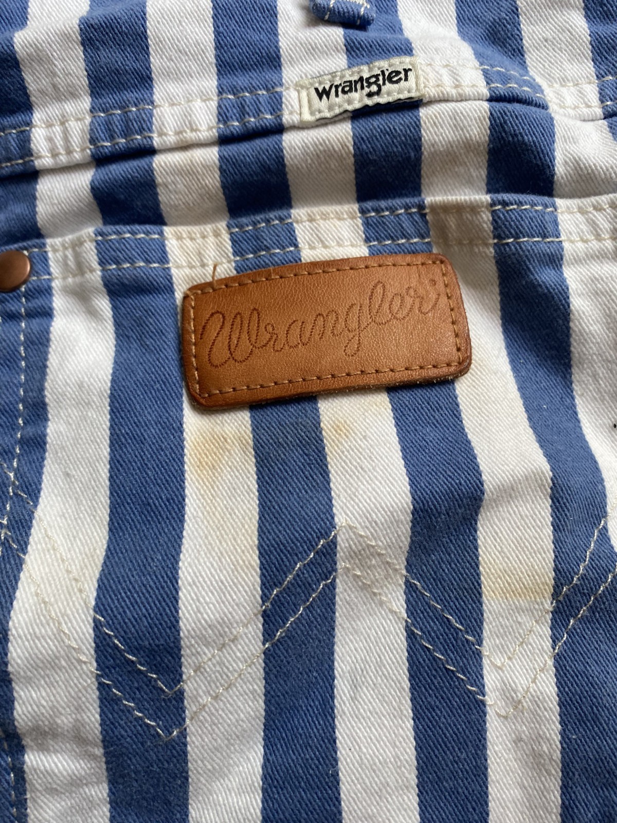 Wrangler Blue and White Striped Straight Jeans Size 28