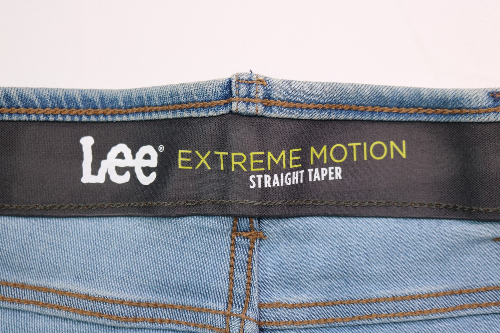 Lee Extreme Motion Straight Taper Men’s Jeans – Size 34Wx35L – Color Blue
