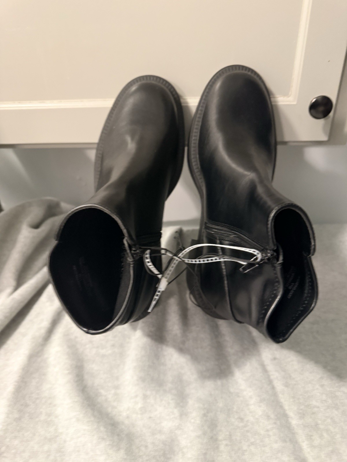 Steve Madden Women’s Chelsea Boots with Block Heal In Black Size 11.6 M US NWT