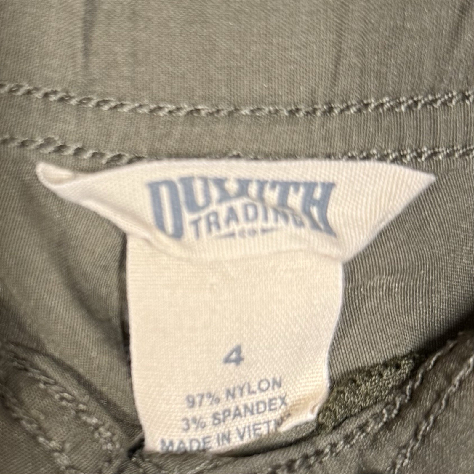 Duluth Trading Co. Women’s Cargo Shorts 4/28 Green 10″ Inseam Nylon Stretch