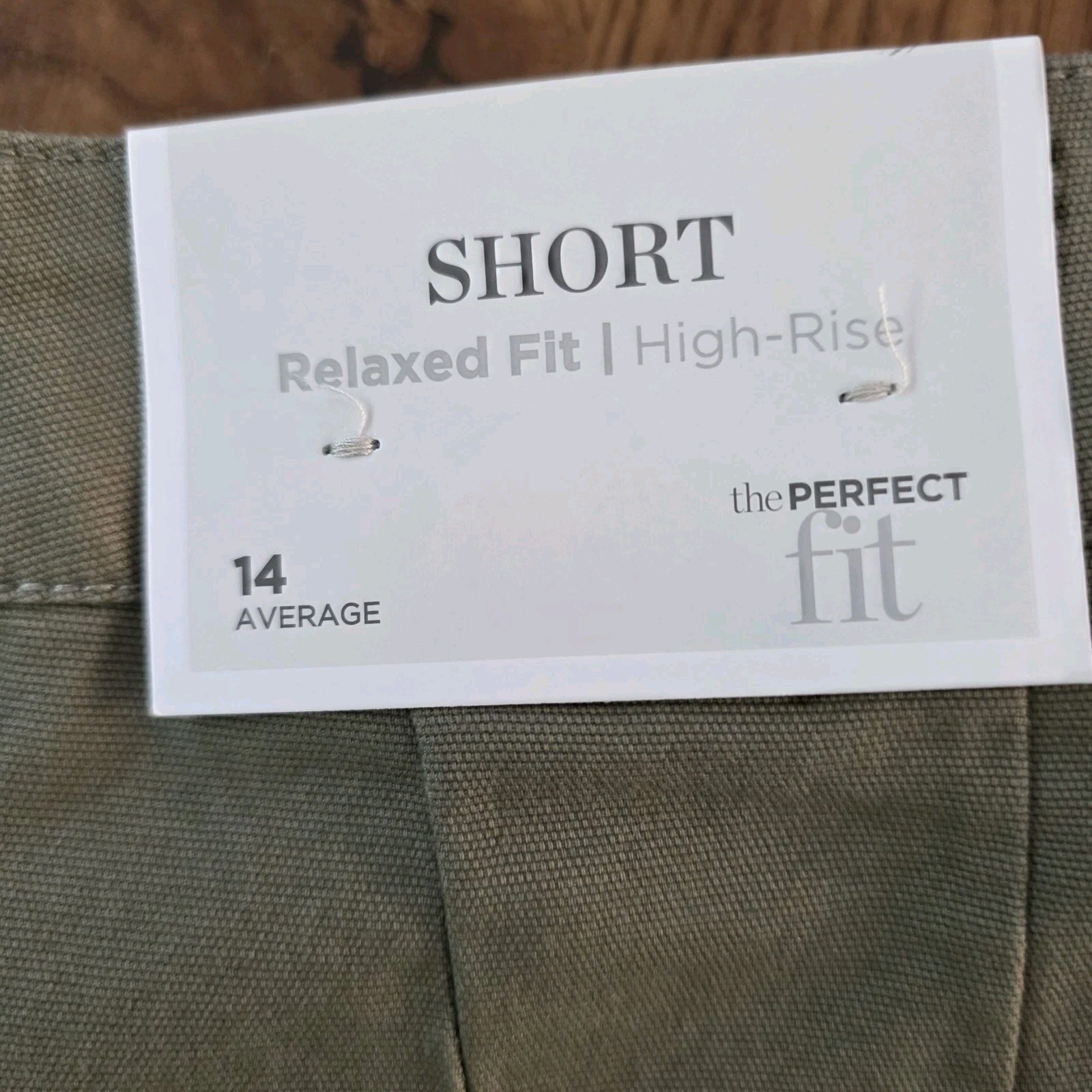 Christopher & Banks Women’s GreenShorts Relaxed High-Rise 10in Pockets Stretch