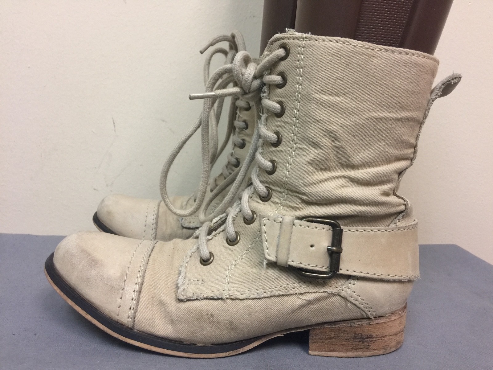 Women textile/man made material ankle combat beige zipper/lace boots size US 6