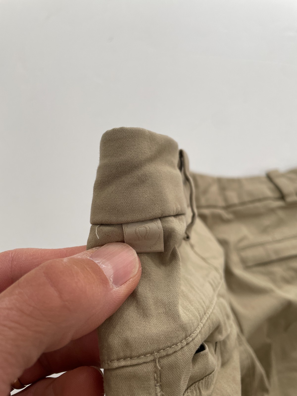 Lululemon Commission Pants Classic Fit 32 waist x 30 length ‘Tofino Sand’ M5440S
