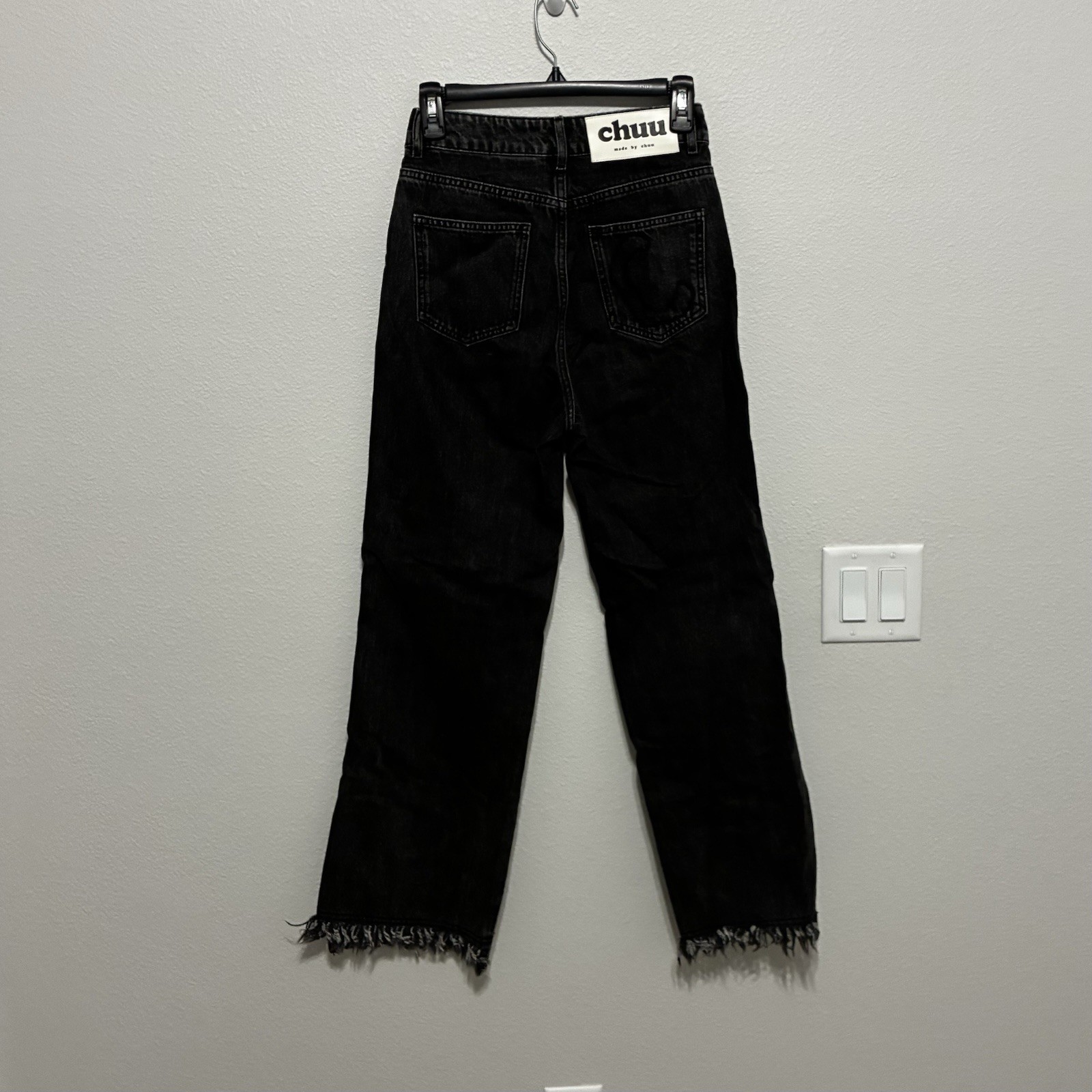 chuu High Rise Straight Dark Wash Black Denim Jeans Frayed Hem 5-Pocket