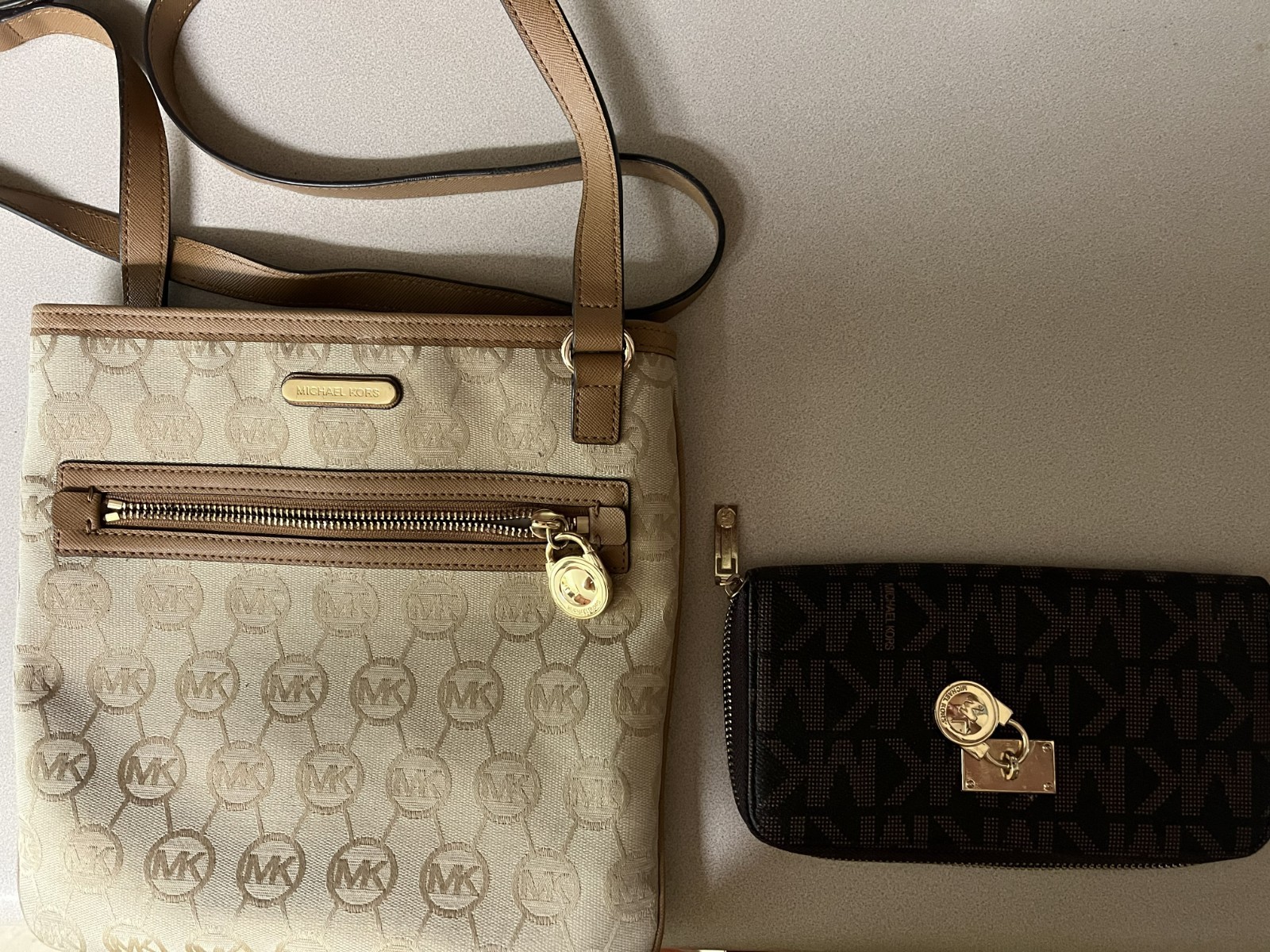 michael kors crossbody purse and wallet set never used