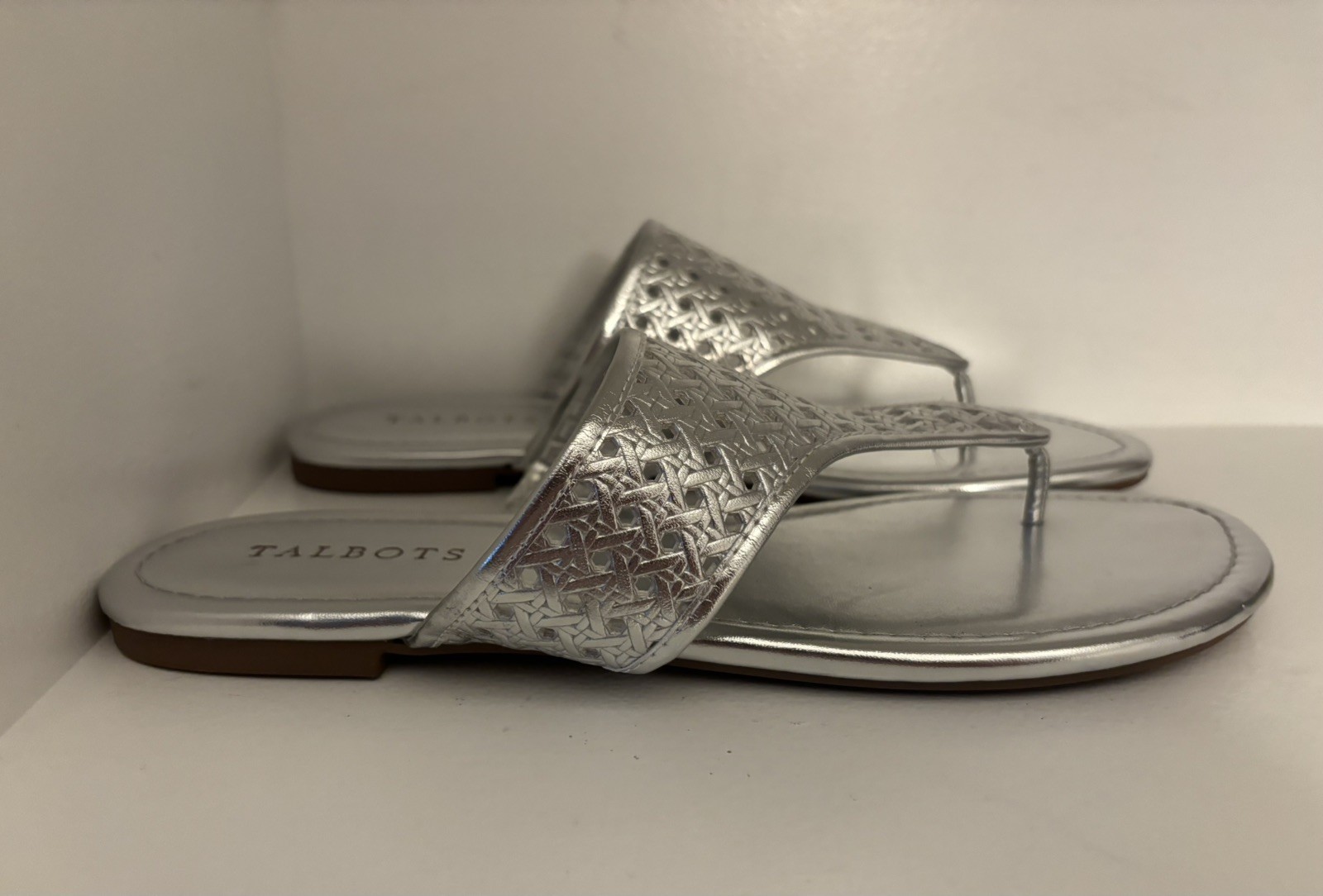 Talbots GiGi Silver Metallic Sandals Flats Round Toe Memory Foam Footbed Size 9M