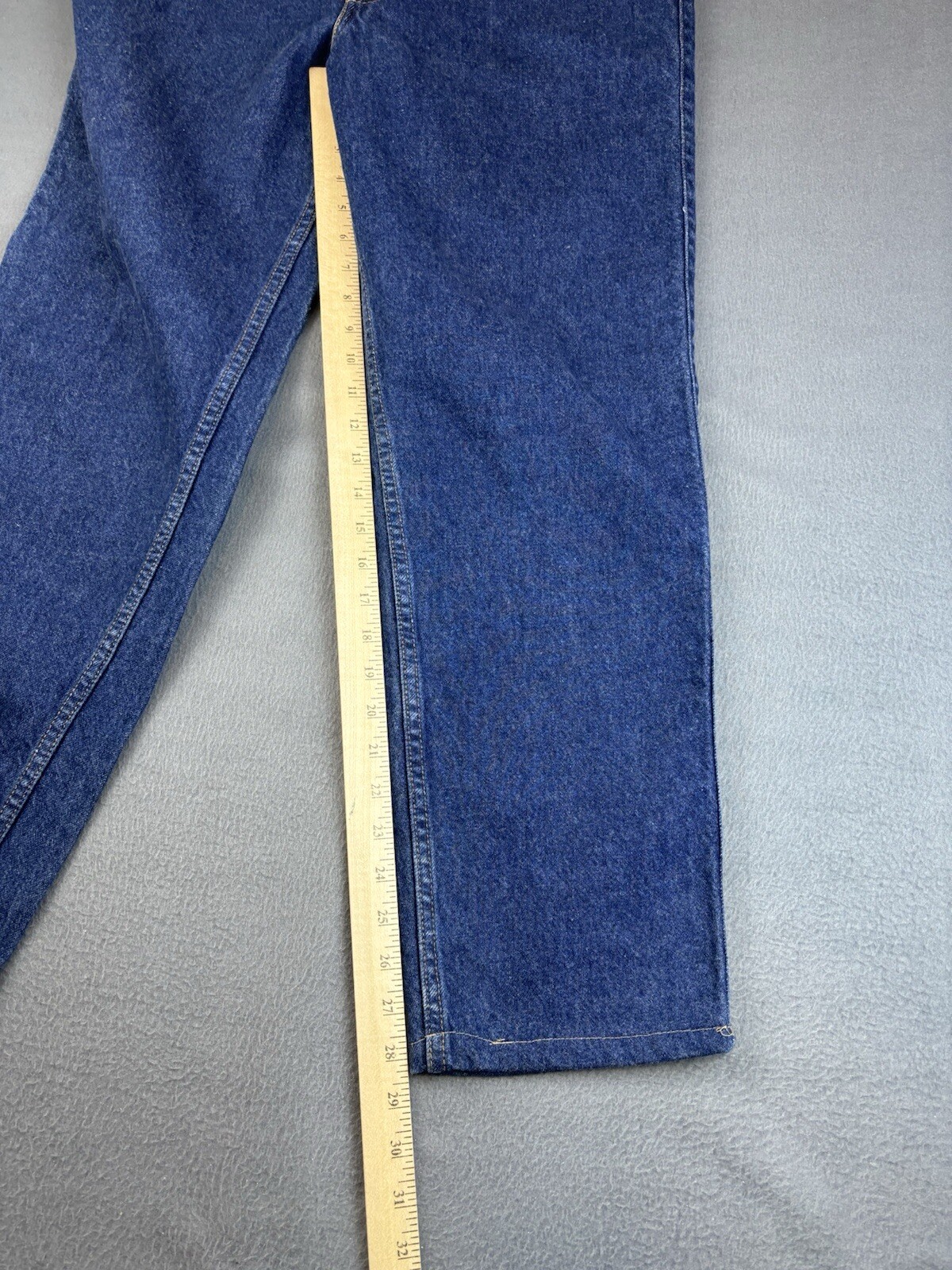 VTG Levi’s 540 Relaxed Fit Jeans Mens 34×32 Blue Denim Brown Tab Hemmed Leg Y2K