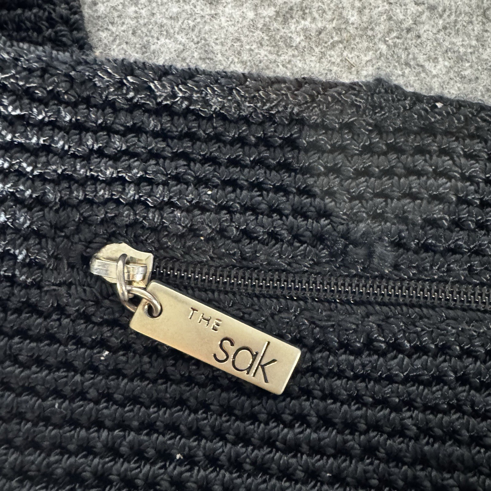 The SAK Bag Shoulder Bag Tight Knit Crochet Purse Woven Zip Close Hobo 14″ NICE!