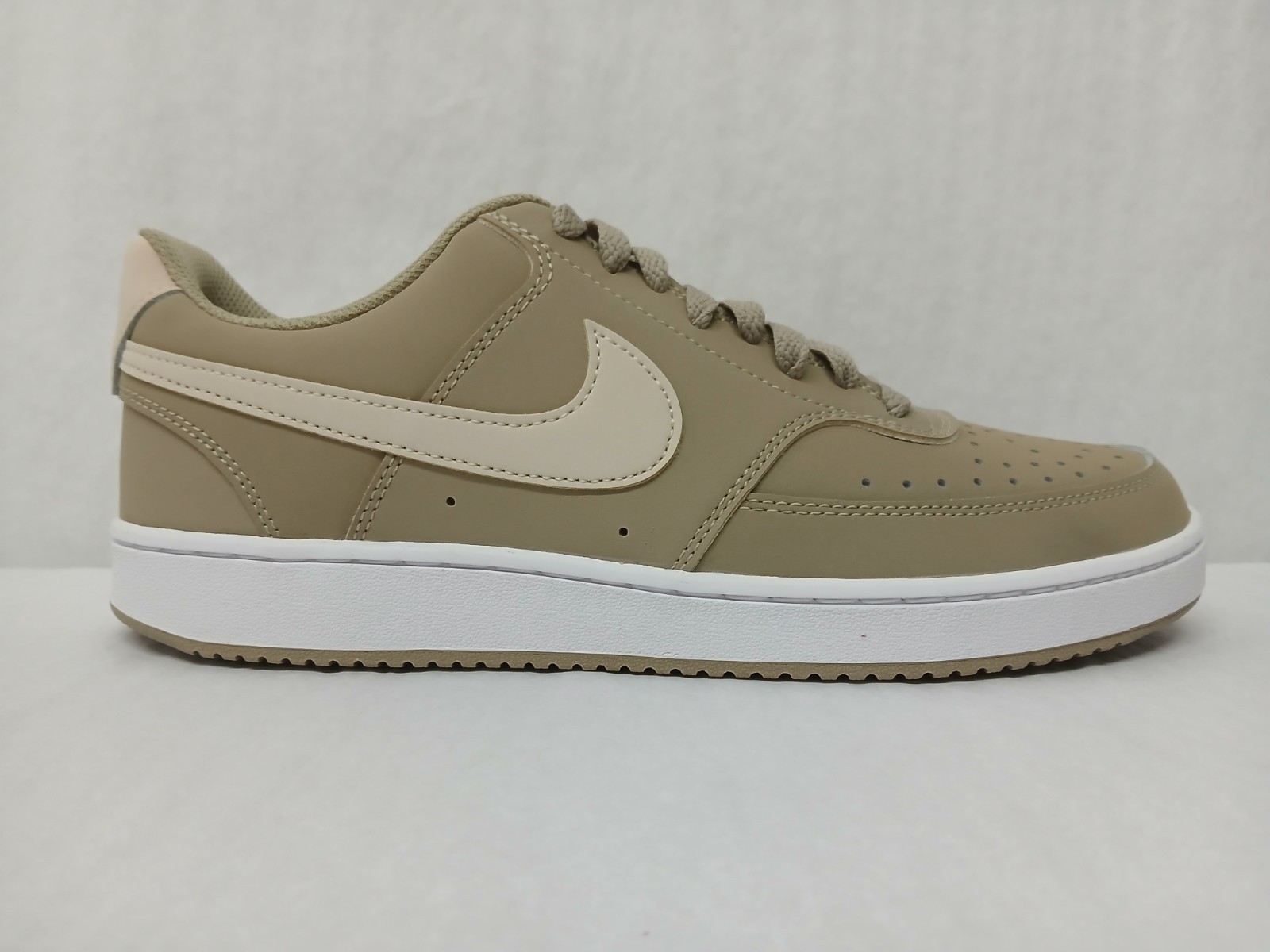 Nike Men’s Court Vision Low Casual Shoes HM6193-247 Khaki Saddrift White Sz 8.5