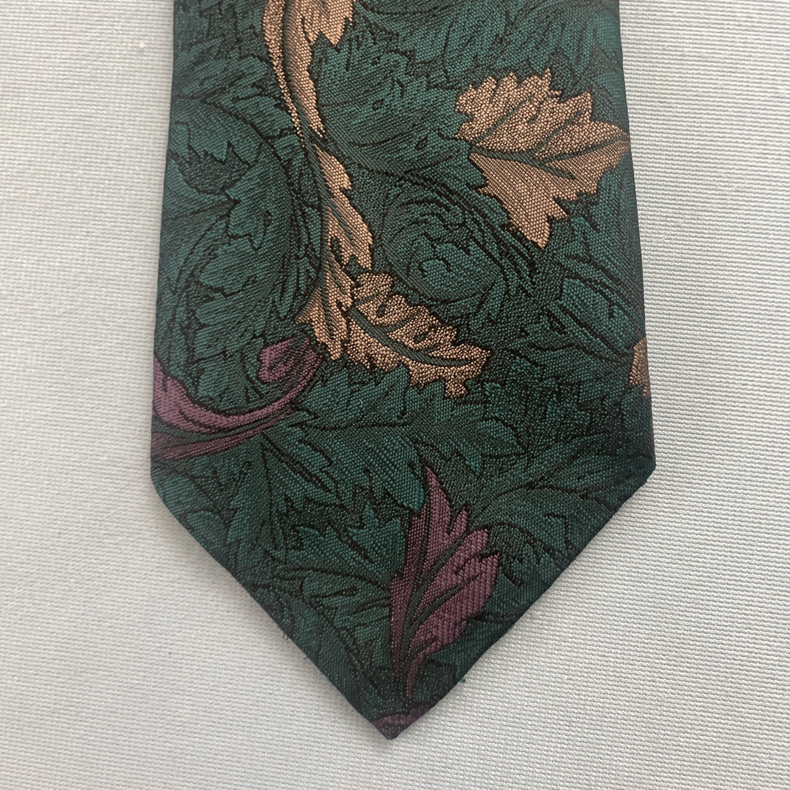 Vtg Necktie Editions Van Heusen Tie Brocade Floral MCM Poly Silk Texture 3×59″