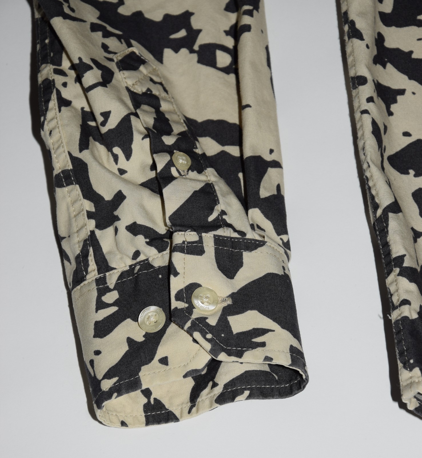 NORSE PROJECTS ANTON BROKEN LEAF LONG SLEEVE SHIRT SIZE M / Slim P2P 21″ MINT