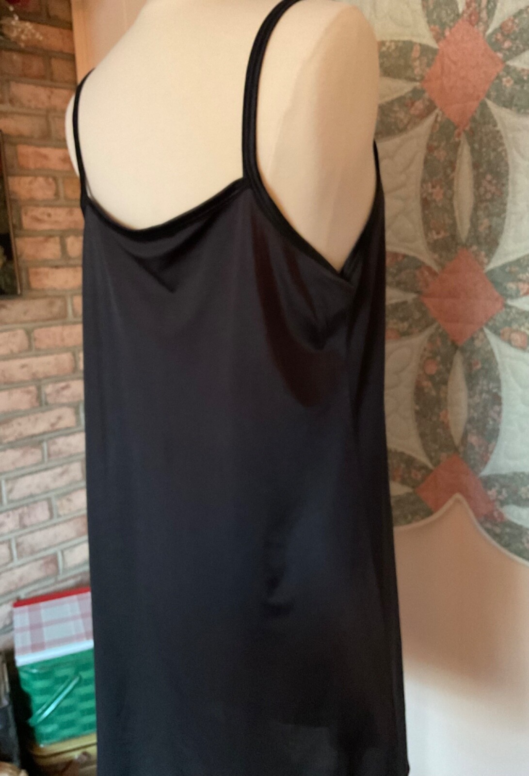 VANITY FAIR SIZE 18″ 38/44 BLACK 80% NYLON 20% SPANDEX SLIP/NIGHTGOWN AT KNEE