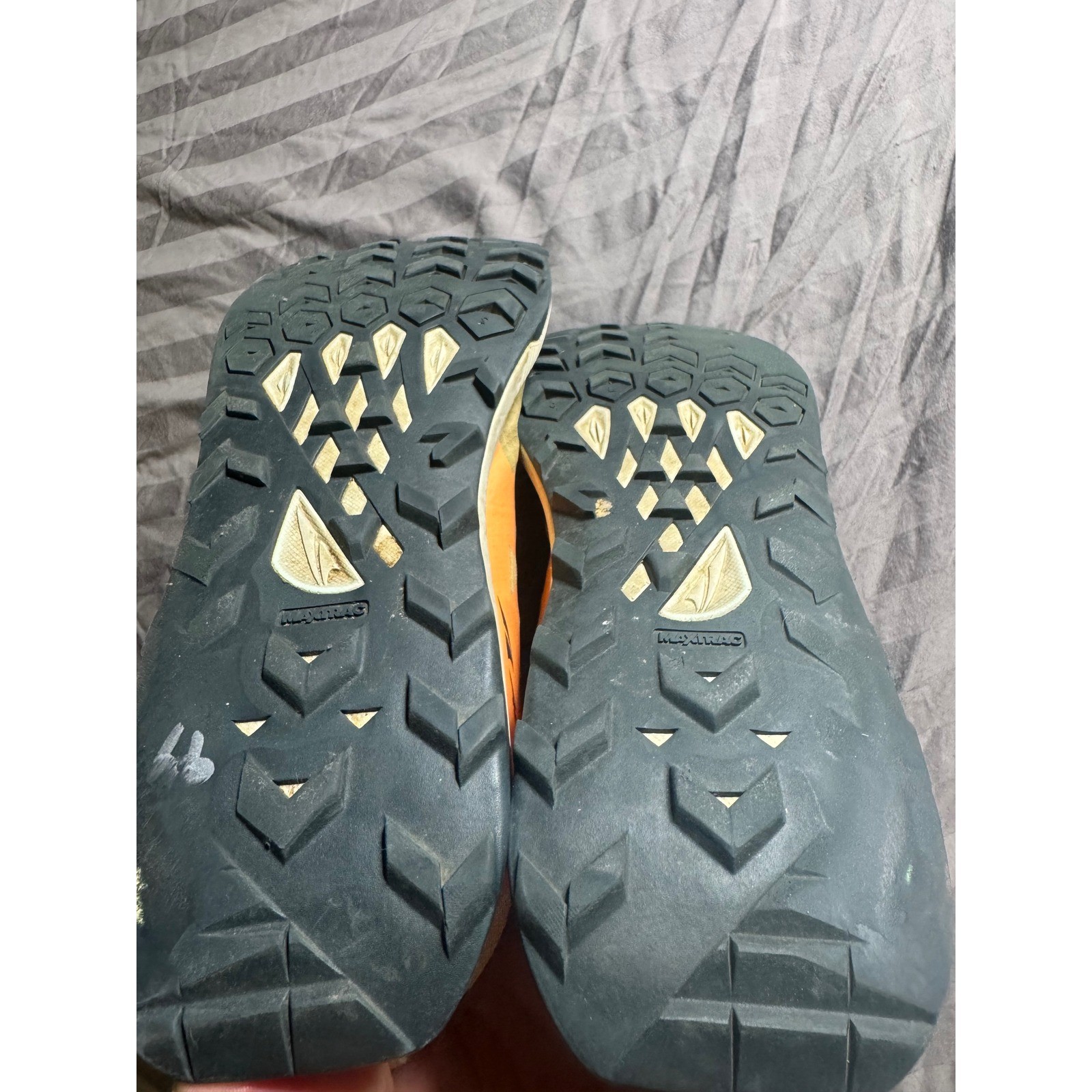 Altra Lone Peak 7 Womens Trail Running Shoes Yellow Orange AL0A7R7G880 US 10.5