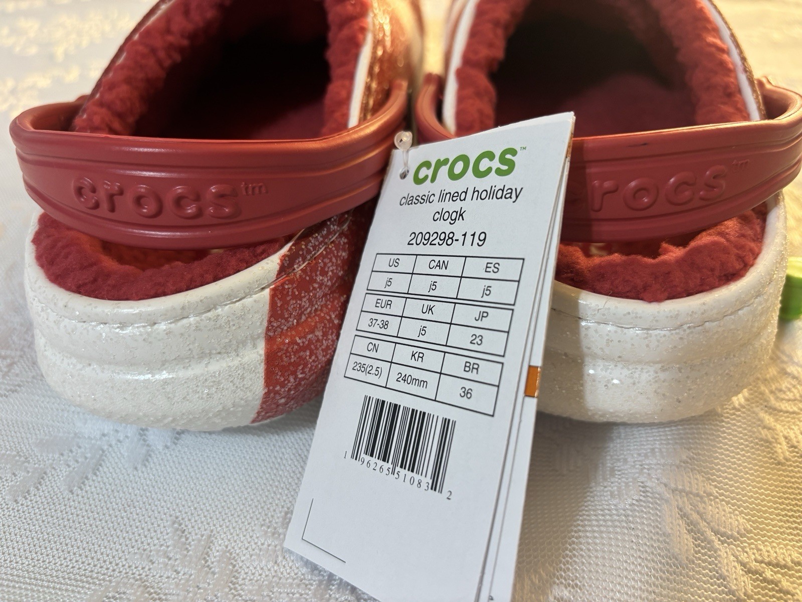 Crocs Classic Lined Holiday Clog White Red Kids J5 New with Tags 209298-119 NWT