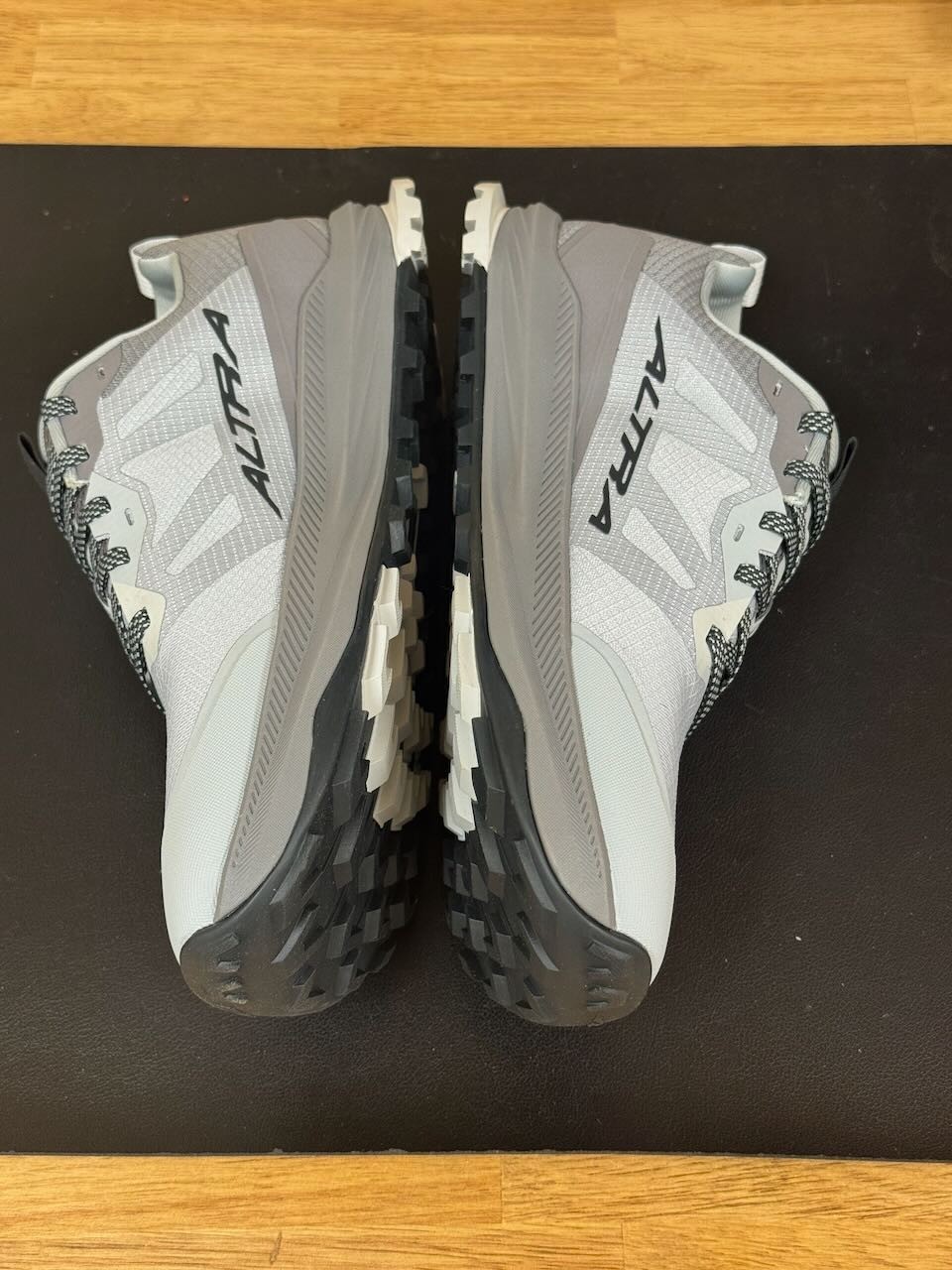 Altra Lone Peak 9 | Size 10M Men’s Trail Running Shoe Gray