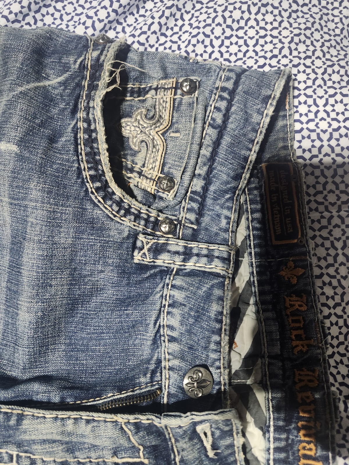 Rock Revival Men’s Medium Wash Blue Distressed Taper Jeans Embroidered Logo