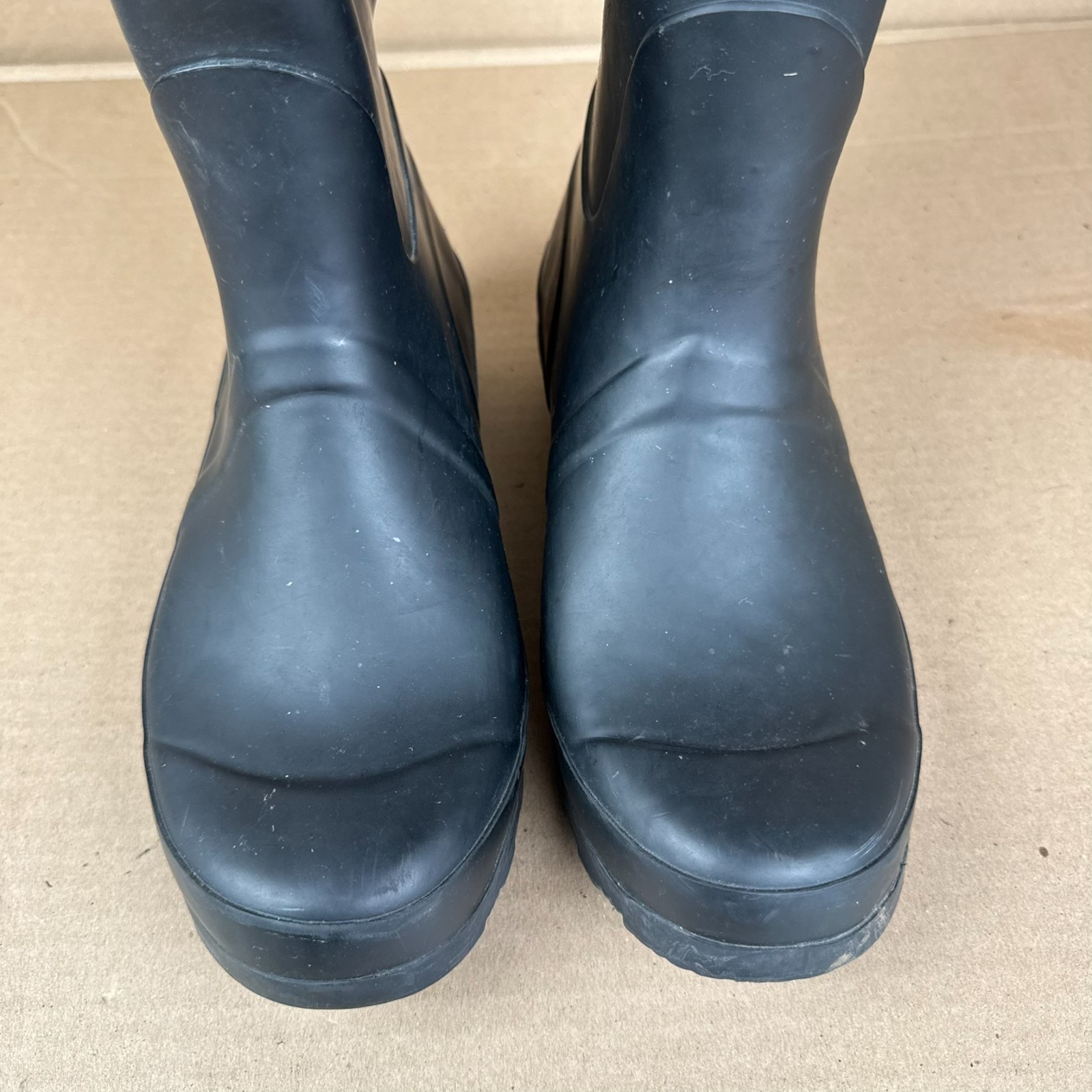 Target Matte Black Rubber Rain Boots Women’s Size 9 Mid Calf Buckle – Damage