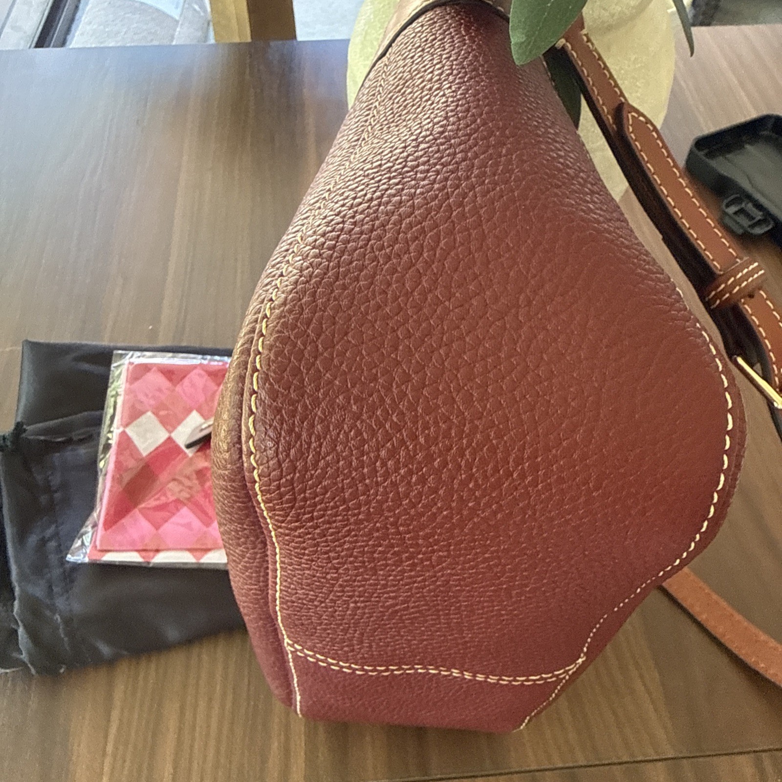Dooney & Bourke Crossbody 25 Pebble Leathe WINE R1849. EUC. Dust bag/scarf