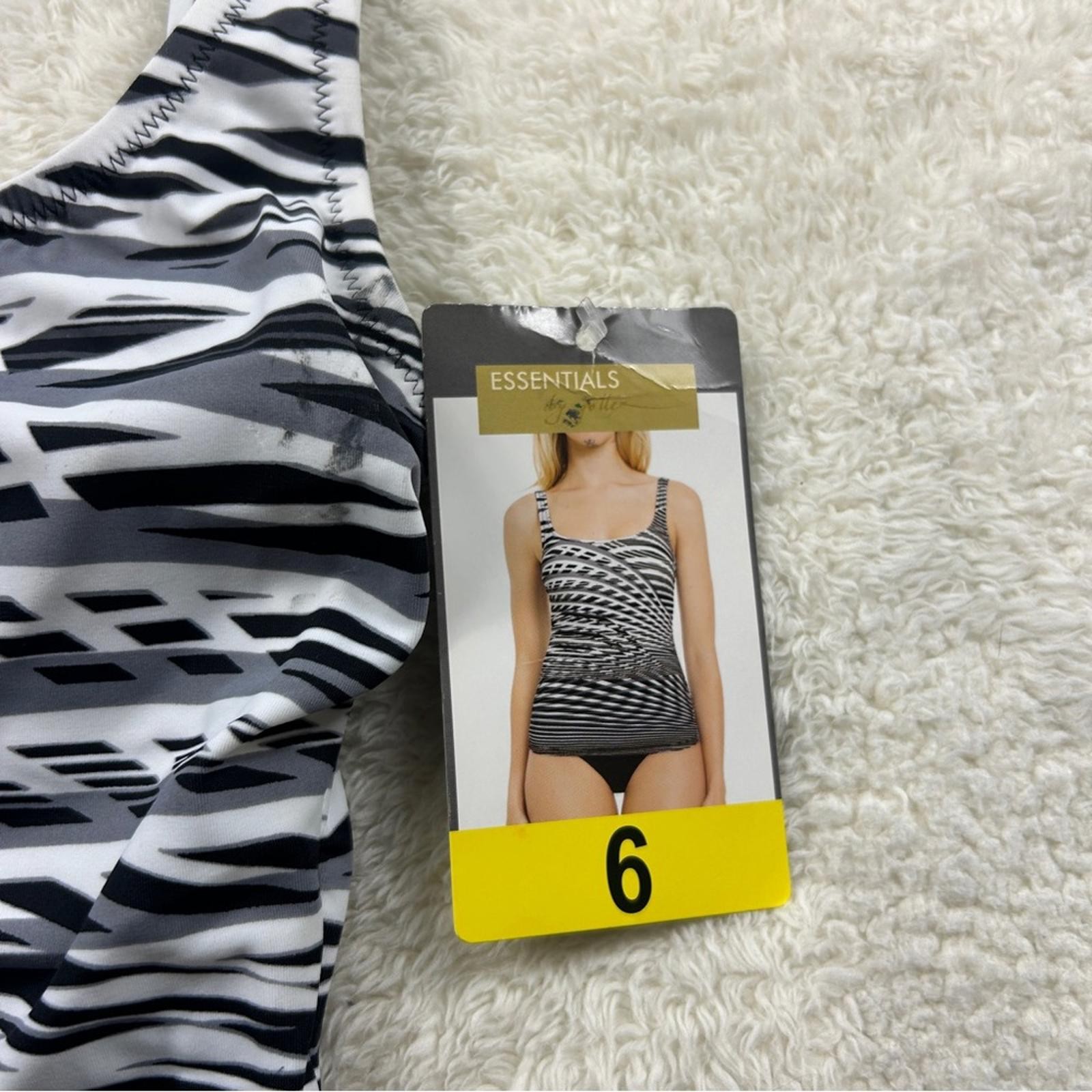 NWT Essentials Women’s One Piece Swimsuit Black White Geometric Print Sz 6