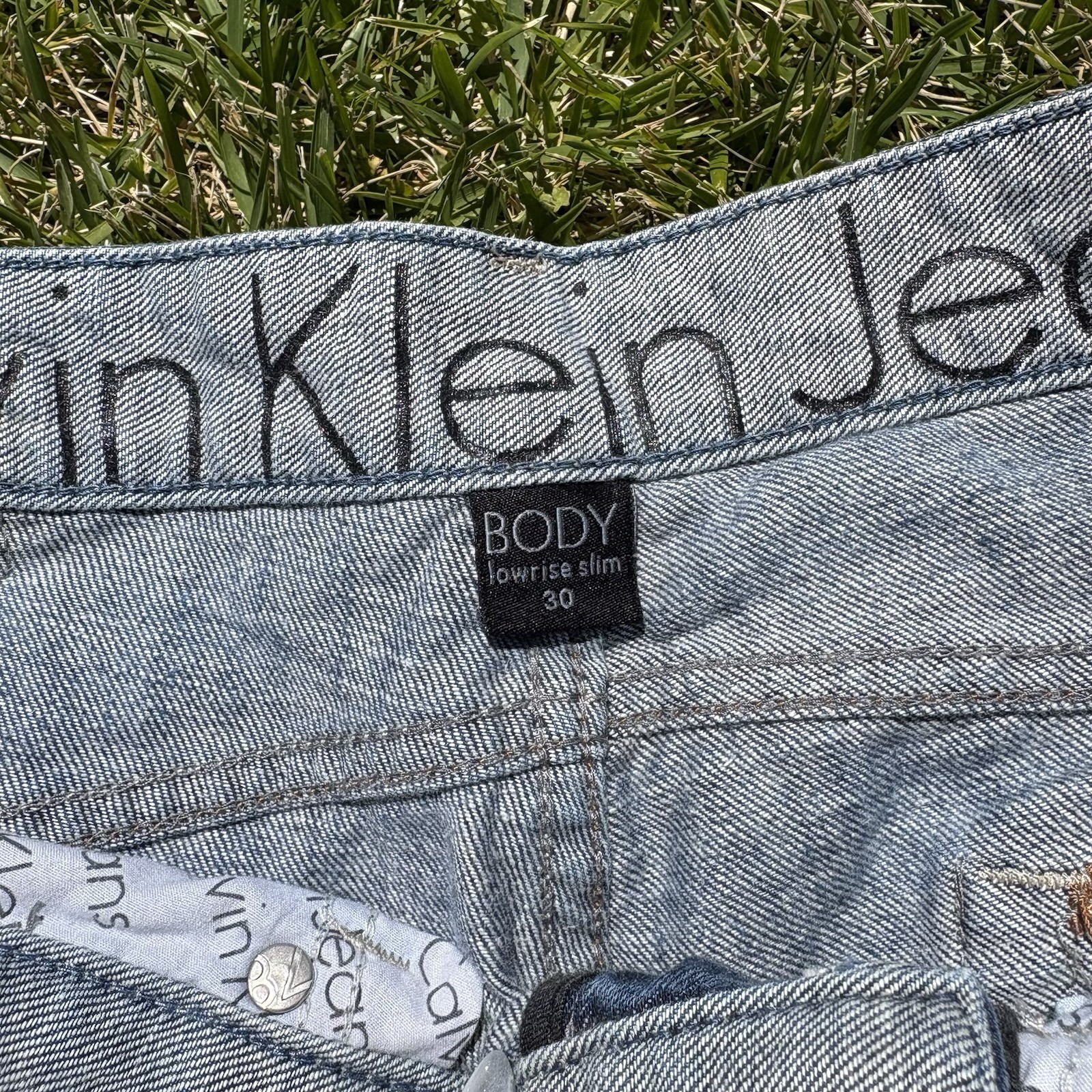 Calvin Klein Low Rise Slim Straight Blue Denim Jeans Medium Wash 5-Pocket