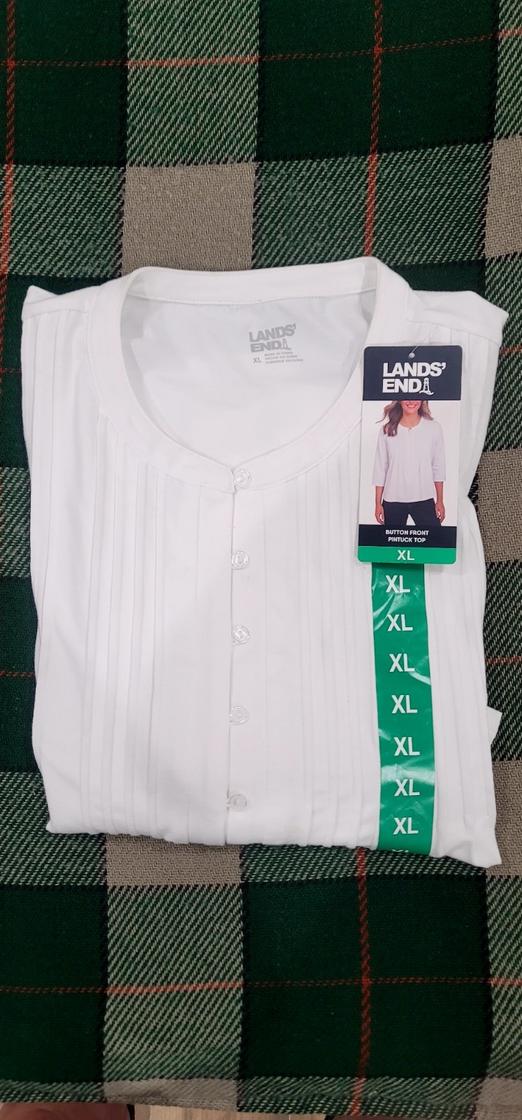 LAND’S END LADIES ‘S 3/4 SLEEVE BUTTON FRONT PIN TUCK TOP, WHITE ,SIZE XL.NWT.