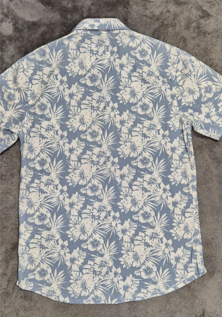 Bench Men’s Size Small Short Sleeved Blue Floral Button Up Shirt