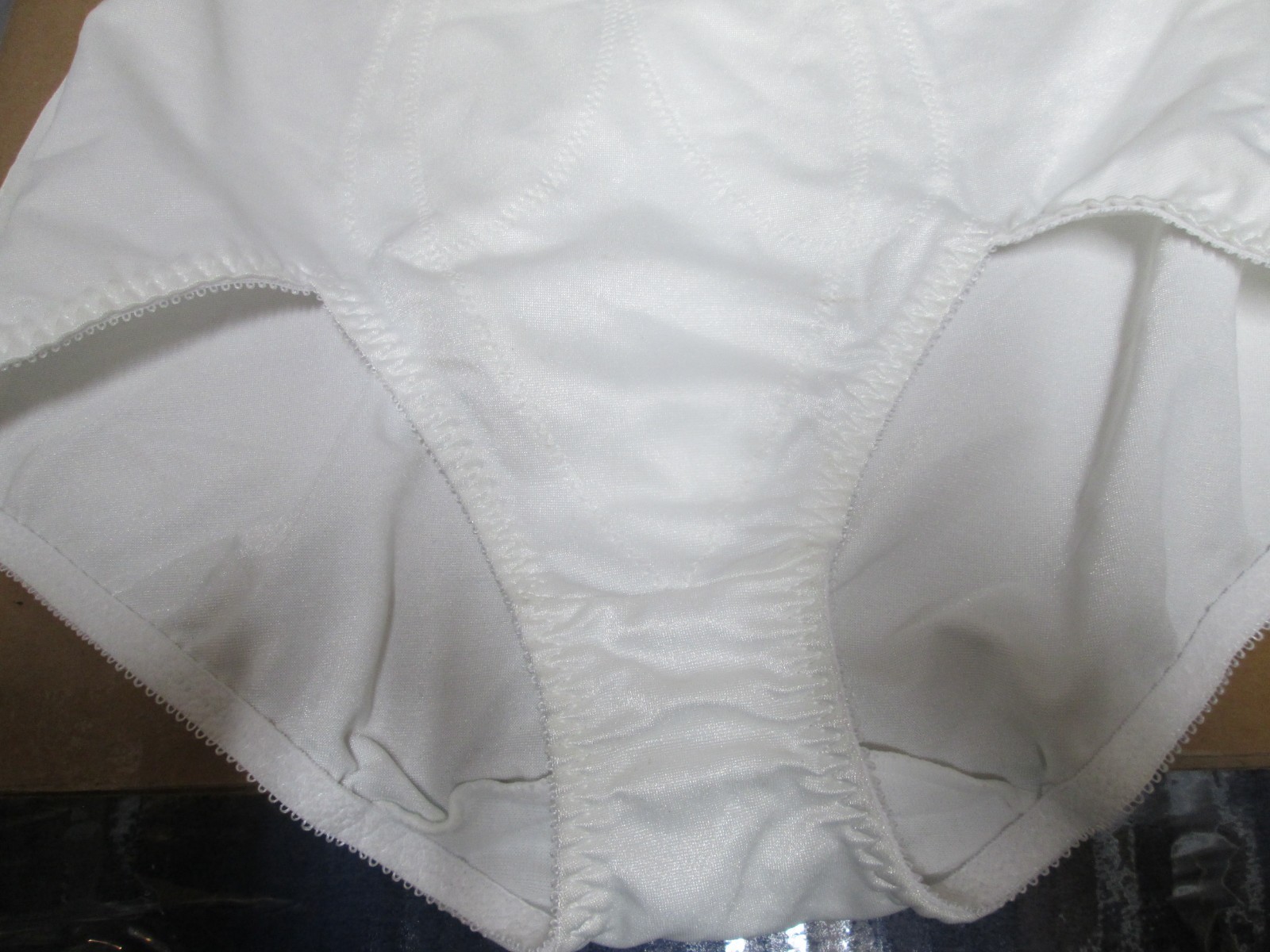 Vintage Hanes Her Way Tummy Shaper Panty Moderate Control Large White NWT