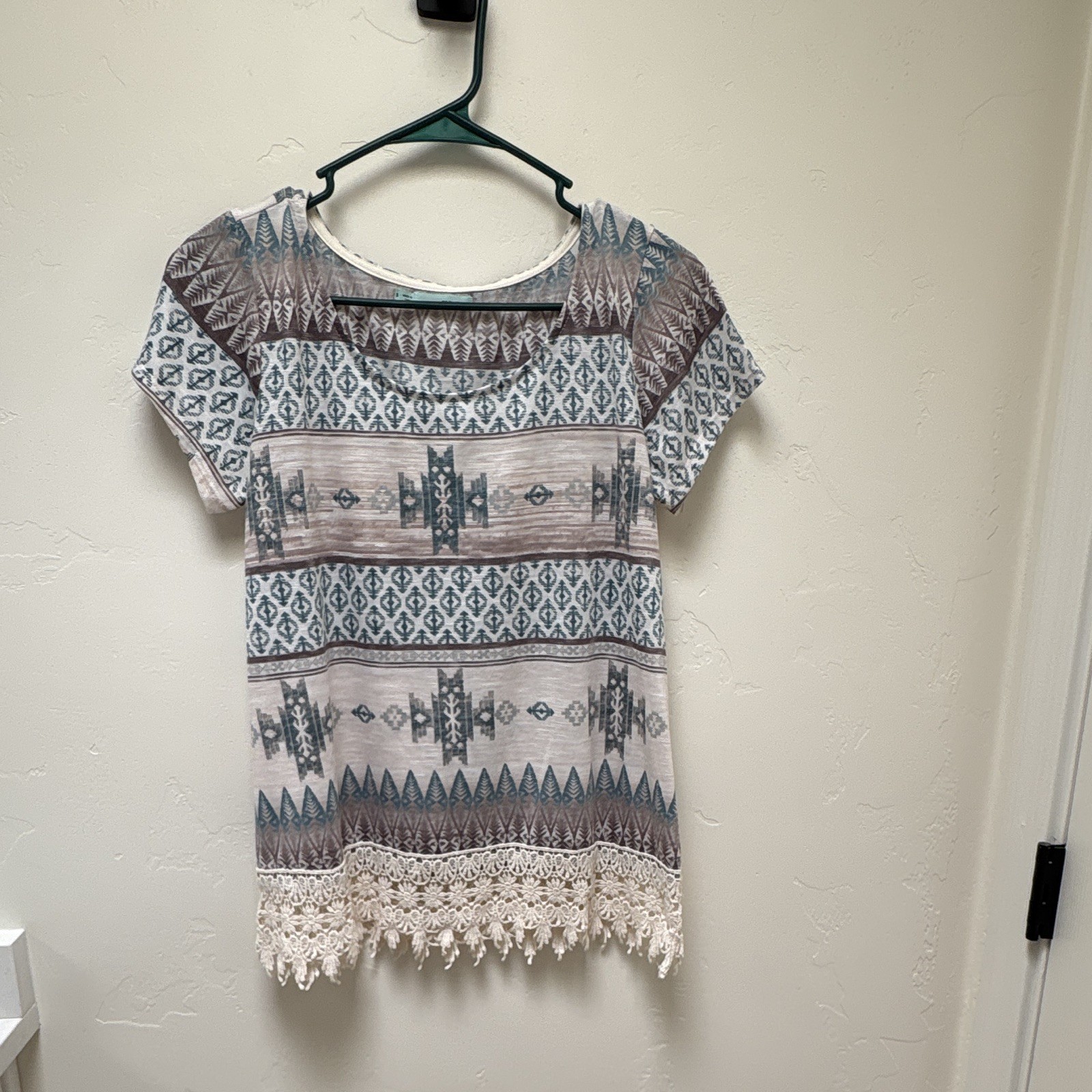 Maurices Women’s S Beige/Blue/Brown Aztec Geometric Scoop Neck SS Lace Tee