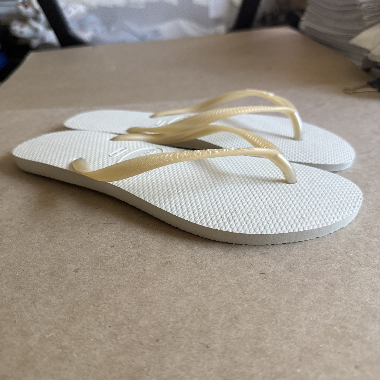Havaianas Slim White Pearlized Straps 41/42 – New
