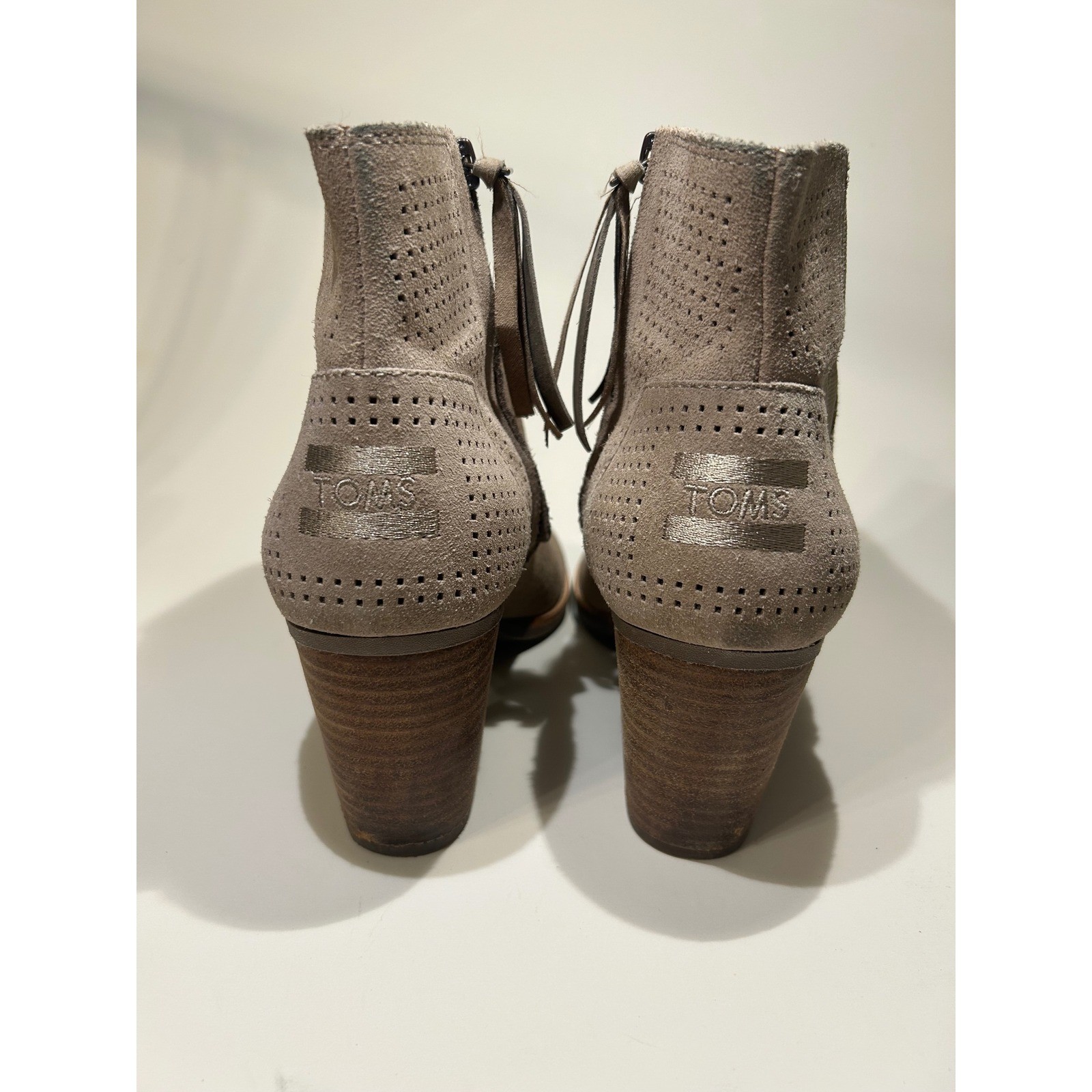 Toms Majorca Peep Toe Booties Taupe Perforated Suede Tassel 7 10004983