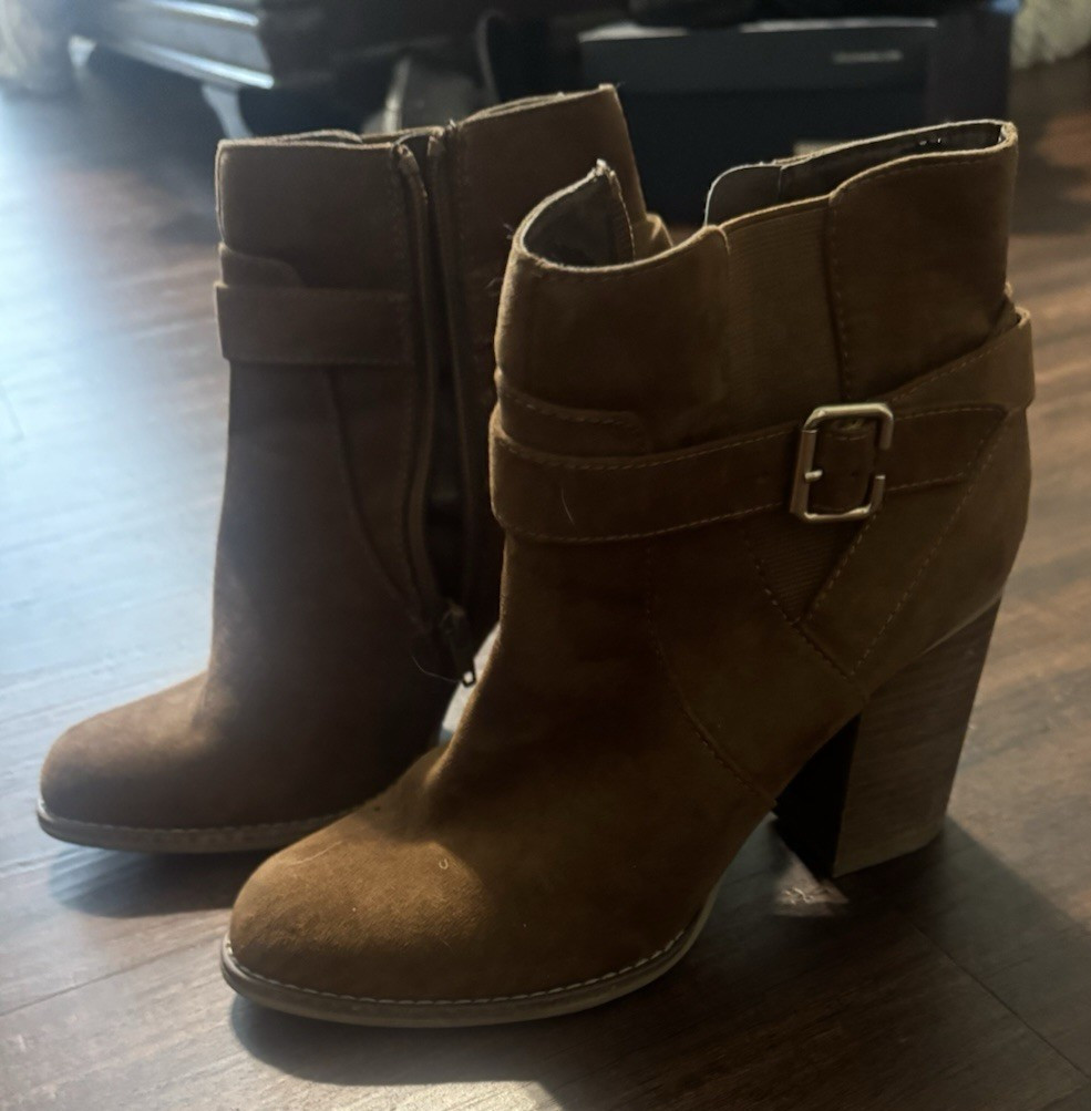 ALDO Women’s Brown Suede Ankle Bootie Round Toe Buckle Strap Side Zip 8.5