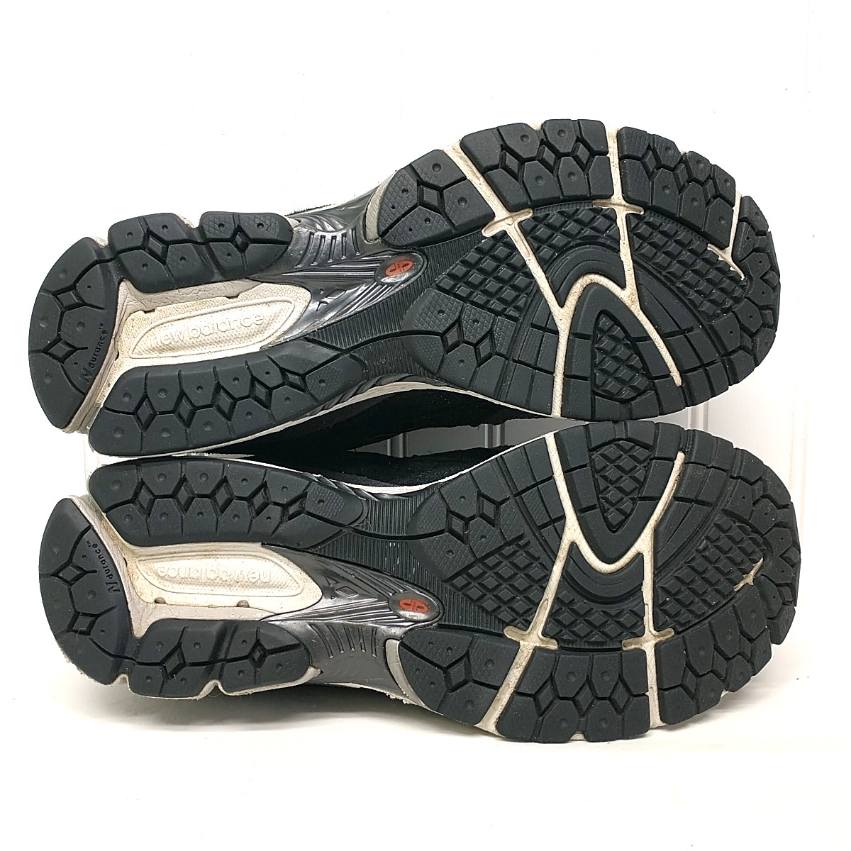 New Balance 2002R Mens size 10 M Slate Grey Black Silver NICE!
