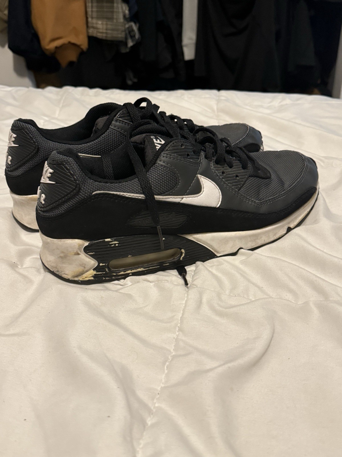 Nike Air Max Men’s Low Top Lace-Up Sneakers Black/Gray/White Rubber Sole