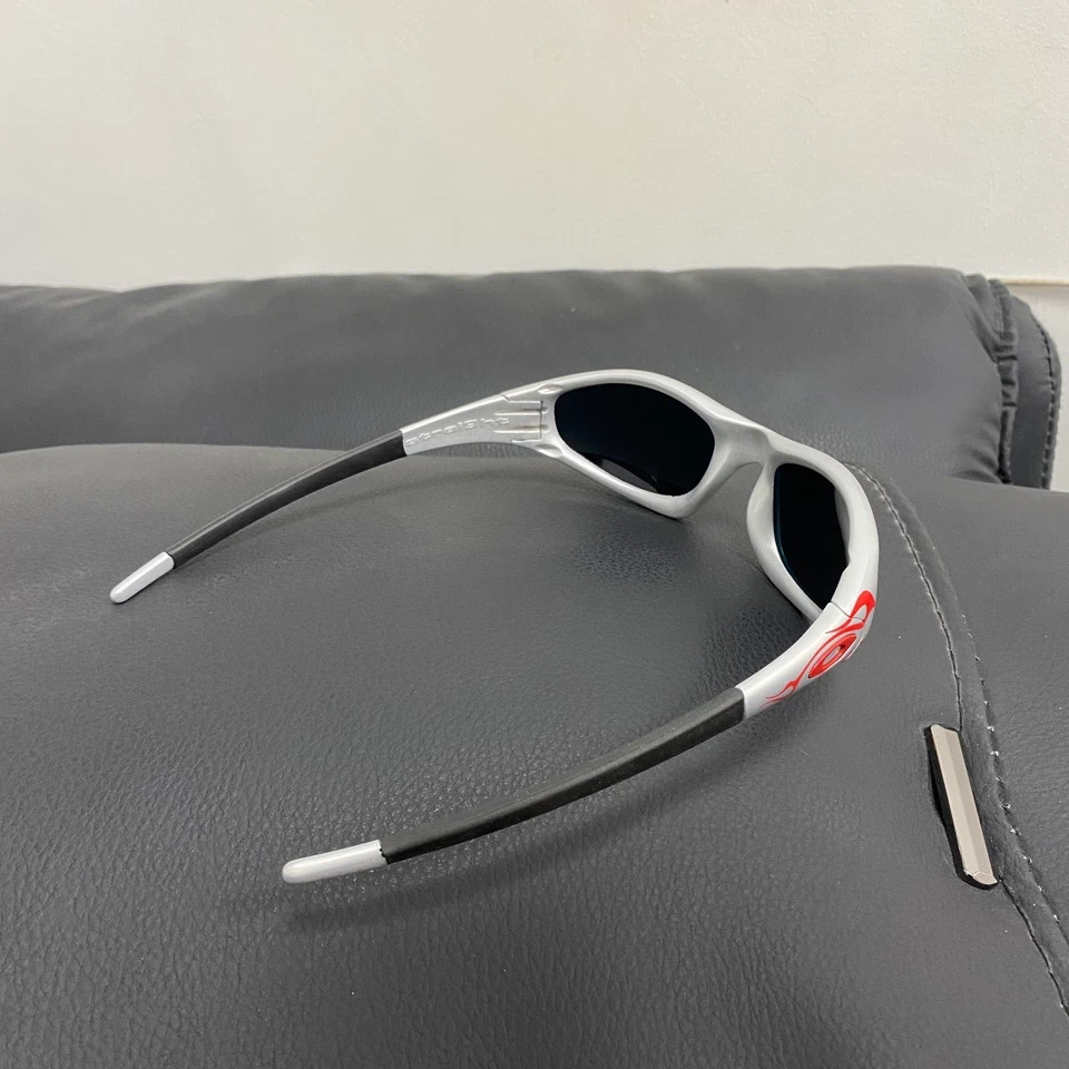 Vintage Oakley Straight Jacket 99 Muzm 9505 Sunglasses Silver Frames Red Lenses