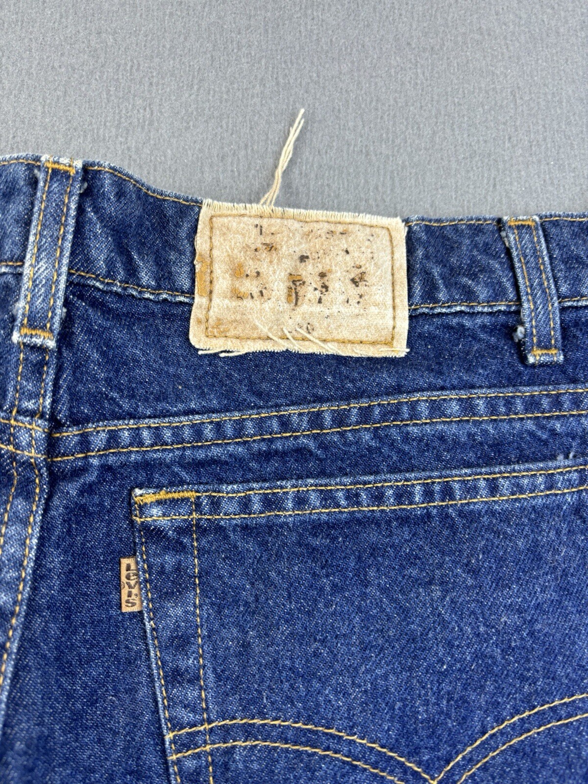 VTG Levi’s 540 Relaxed Fit Jeans Mens 34×32 Blue Denim Brown Tab Hemmed Leg Y2K