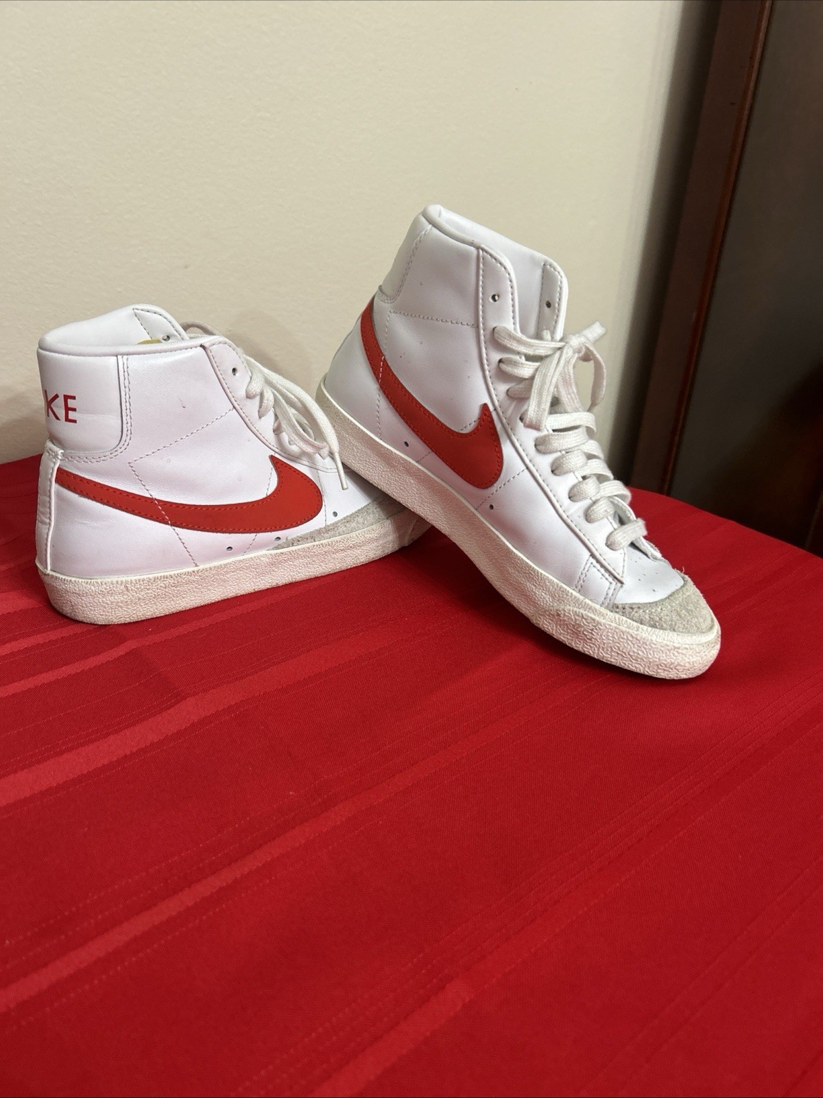 Nike Blazer Mid ’77 Vintage ‘White Red CZ1055-101 size women’s 7