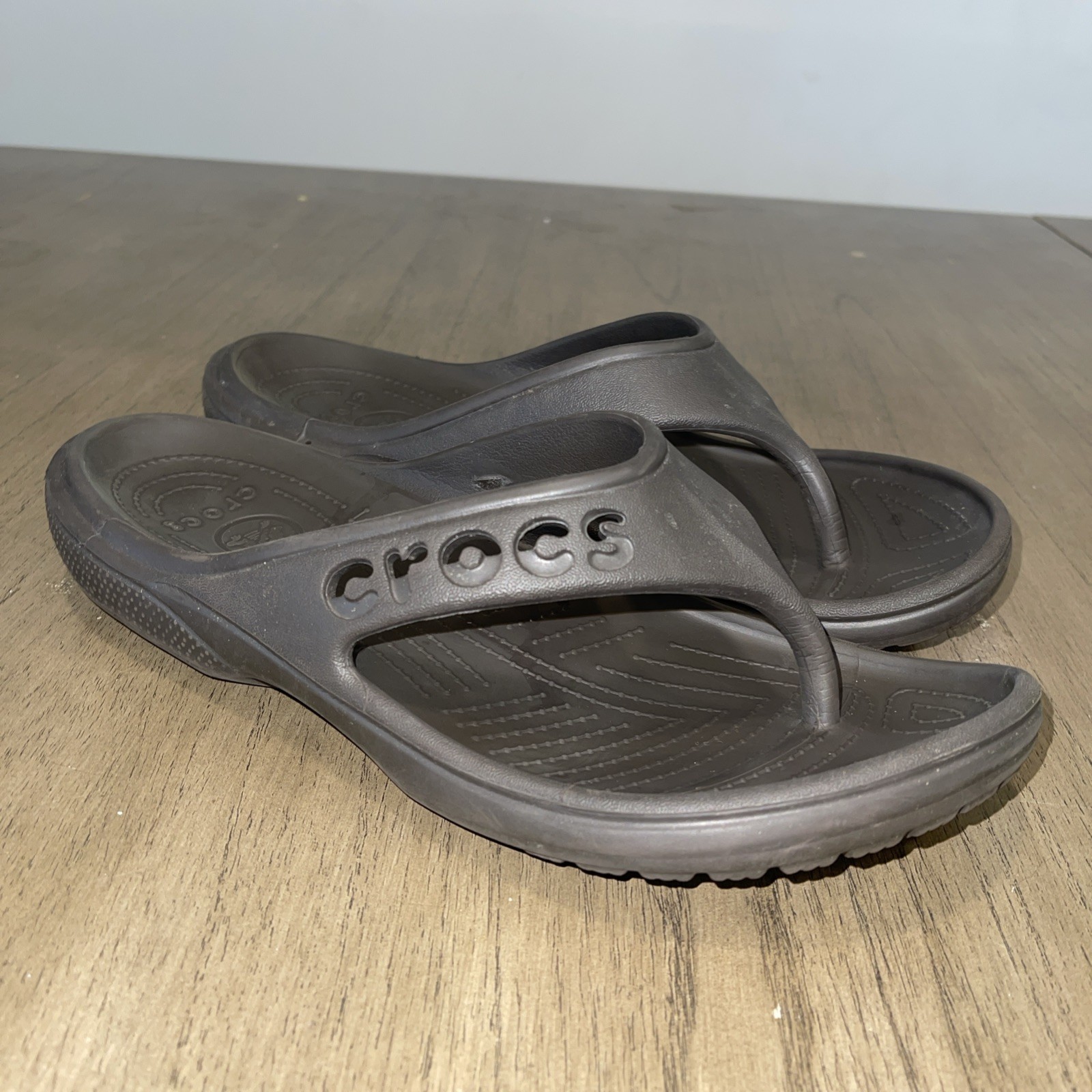 Crocs Unisex Baya Flip Flop Slip On Thong Sandals Brown Men’s 11