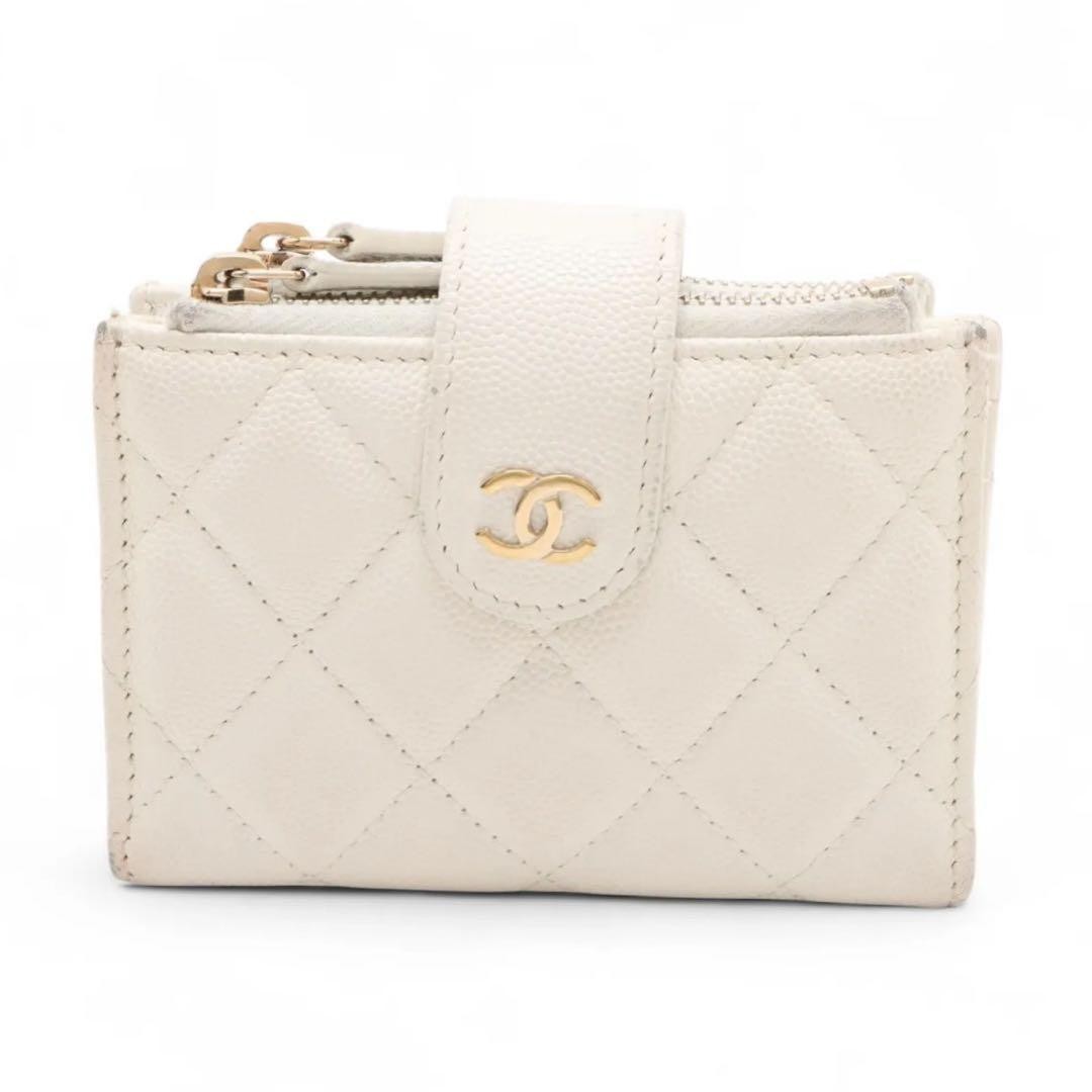 Excellent Condition Chanel Matelass Two Fold Fragment Case White