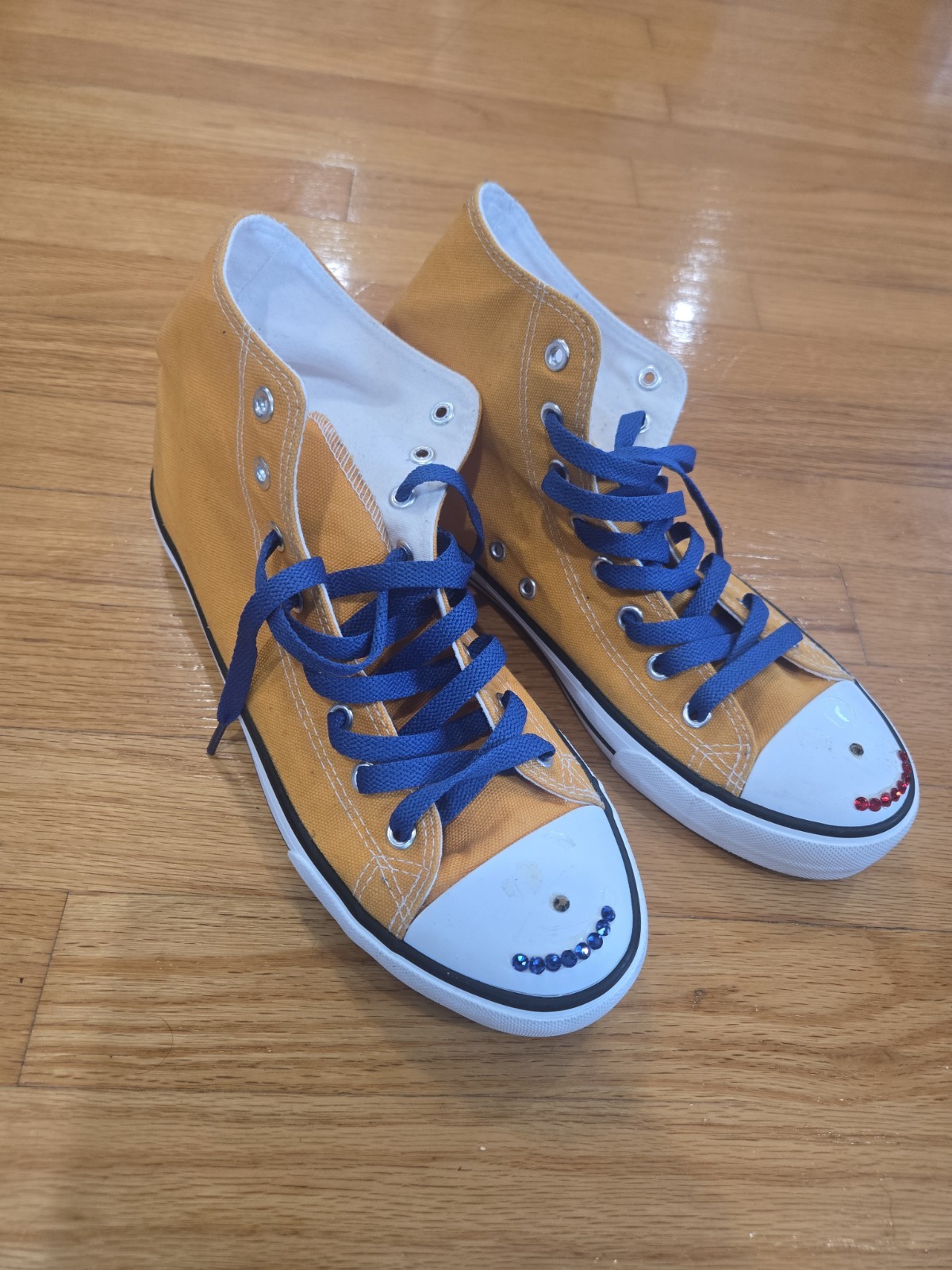 Unisex Sneakers In Mens Sz. 8 Worn Once For Kids Party. Stone Remove Easily