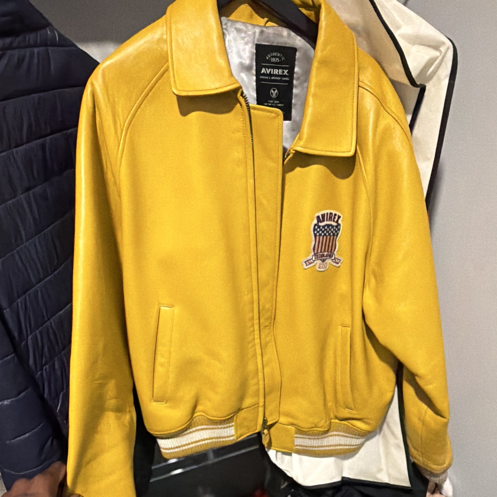 Avirex Men’s Yellow Leather Bomber Jacket XL Zip Lined Embroidered USA